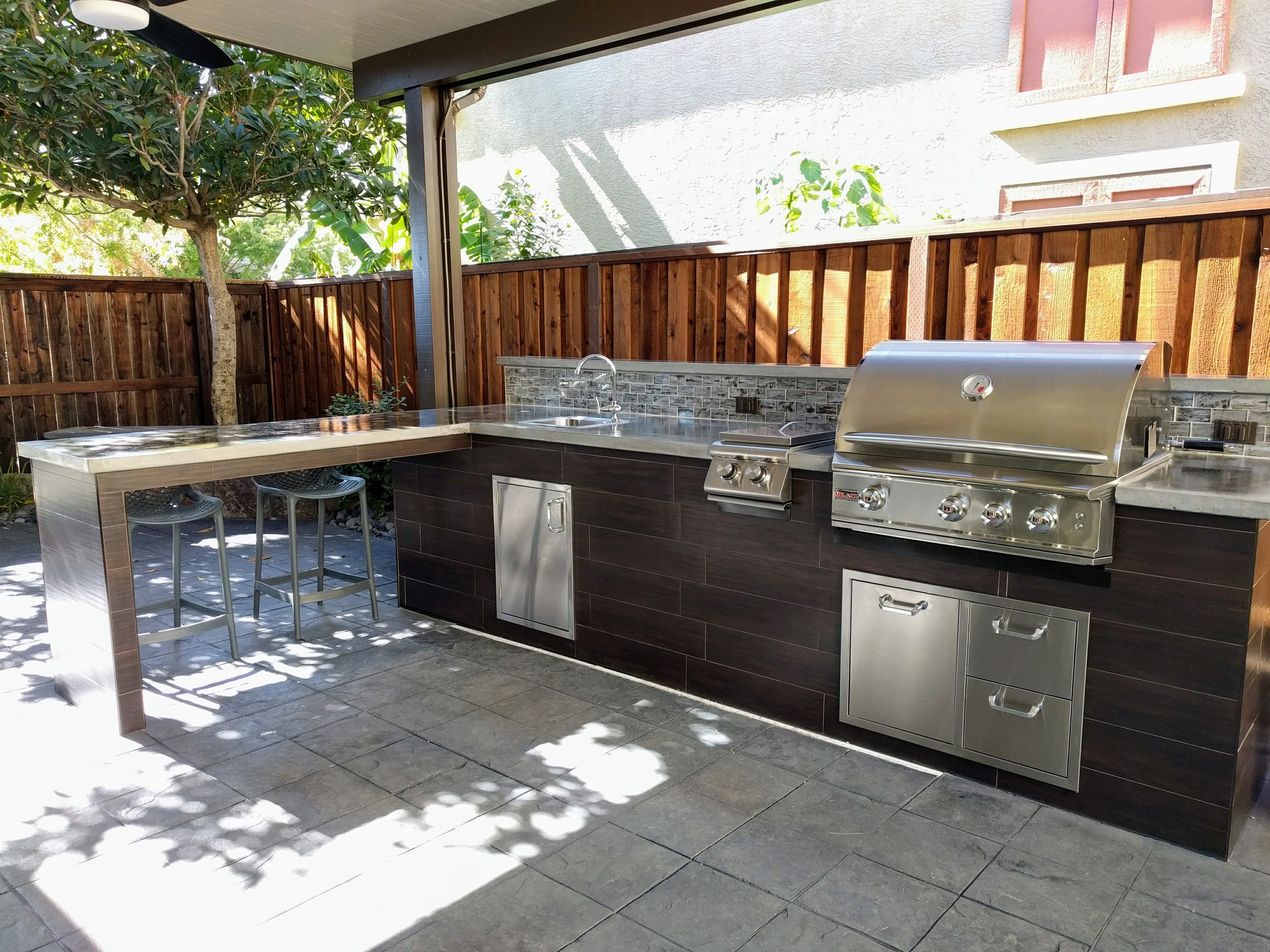 Outdoor Grill Cabinets l Trex Outdoor Kitchens