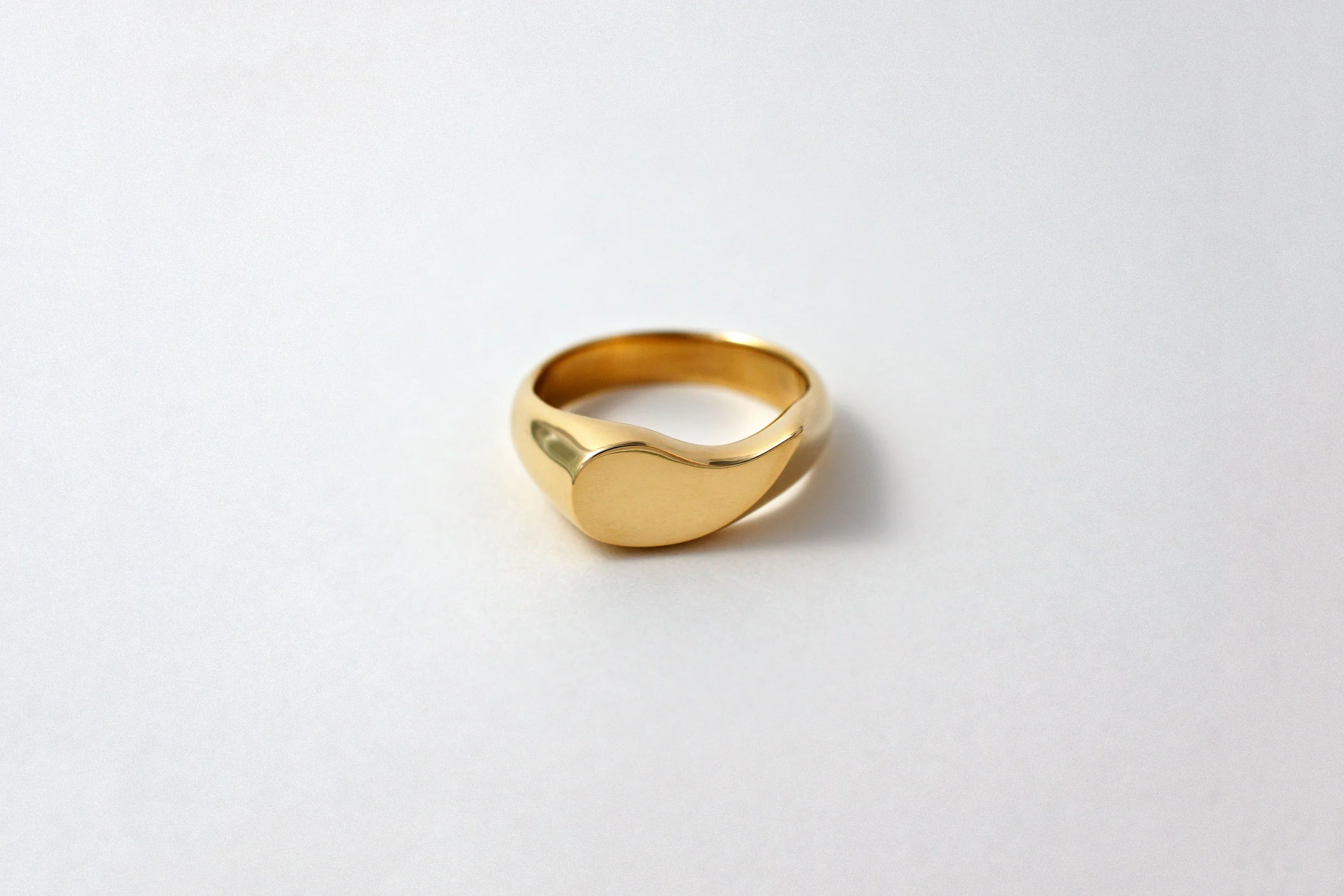 GOLD TEAR DROP SIGNET RING