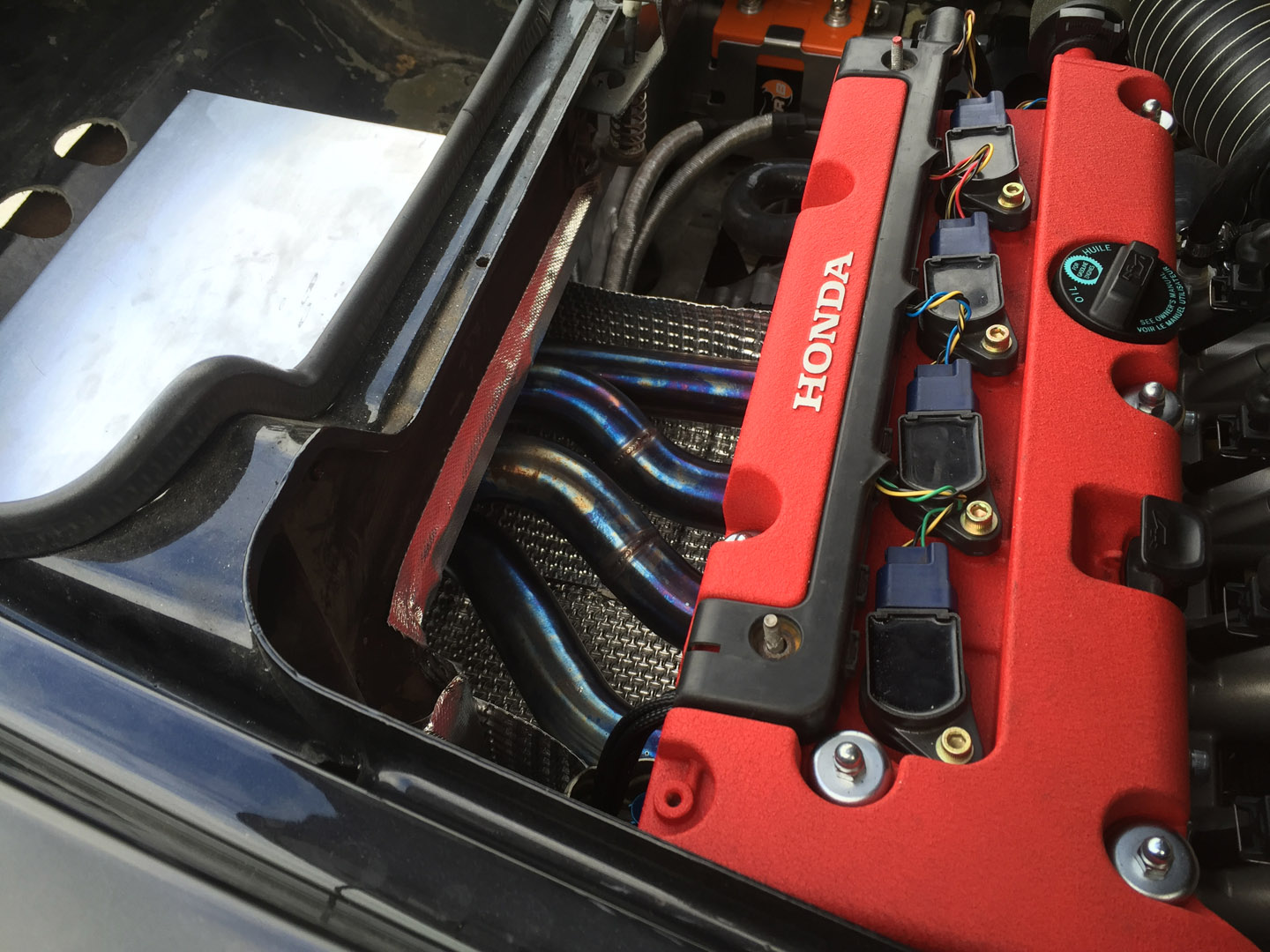 2Bular manifold boxed in