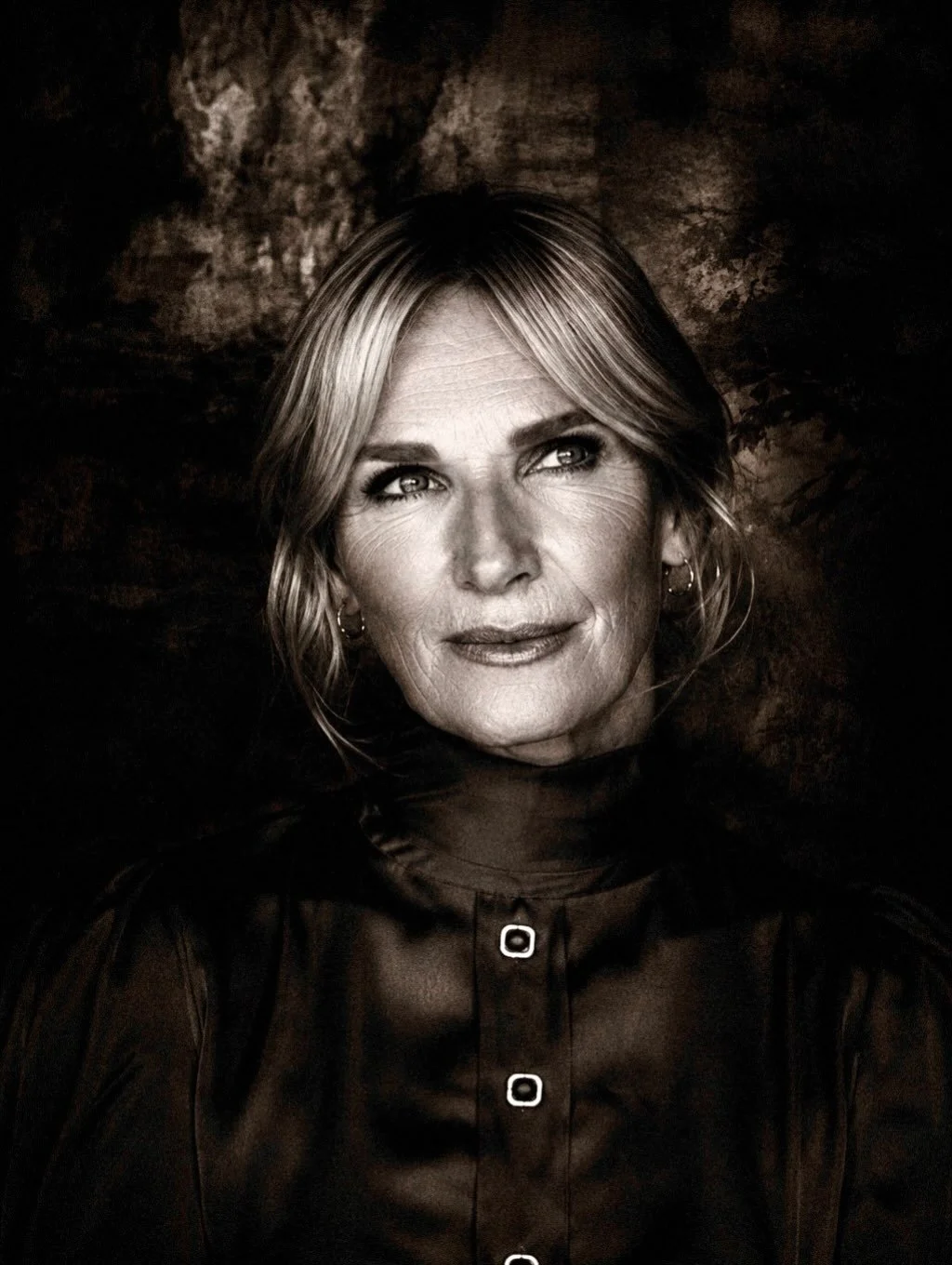 @jowhiley outtake from our recent shoot :)
Styled by @rachelfanconi make up @lizbeckettmua hair @alexszabohair shot on location at @thecolumbiahotel