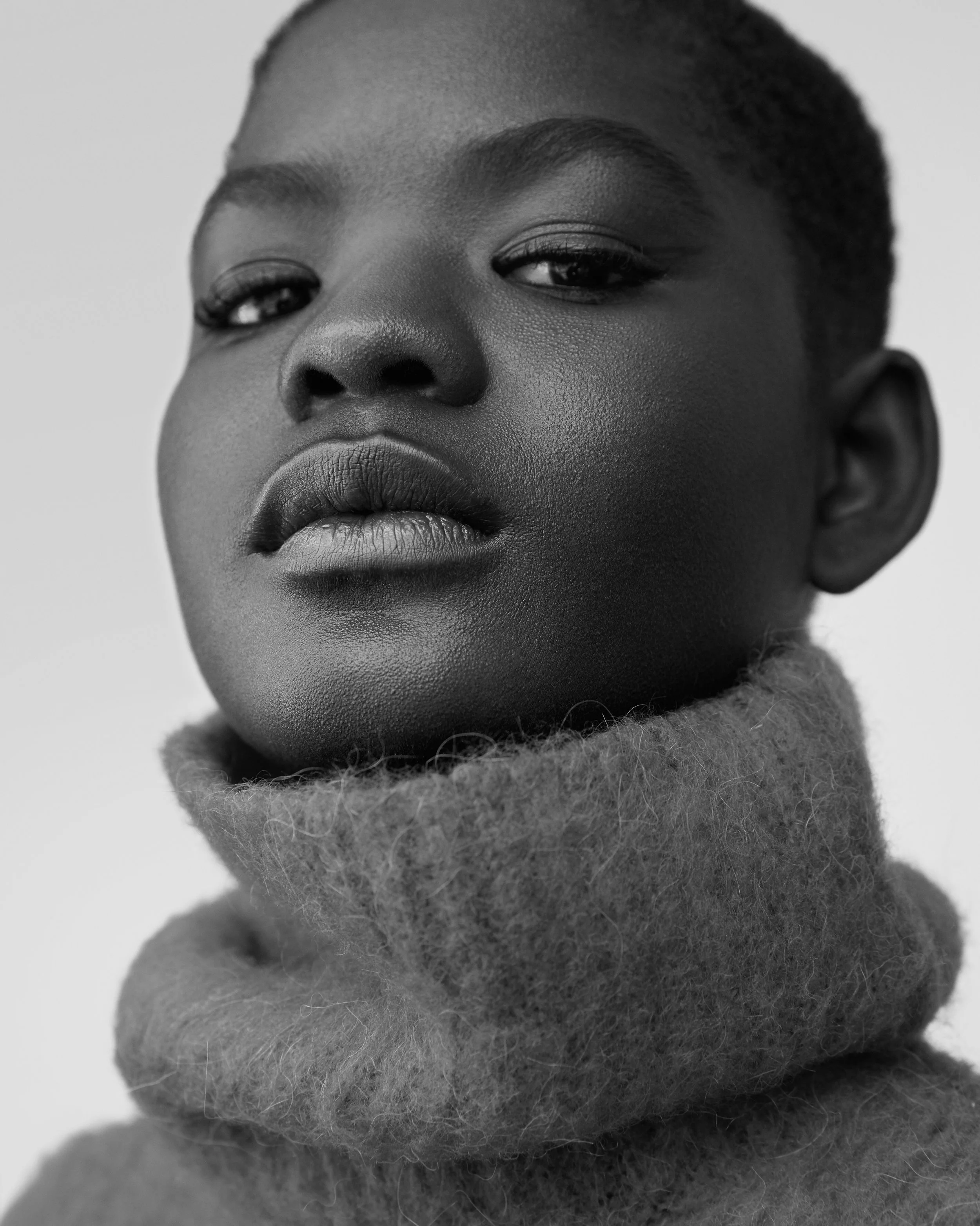 MOUNA_1419_F2-bw2.jpg