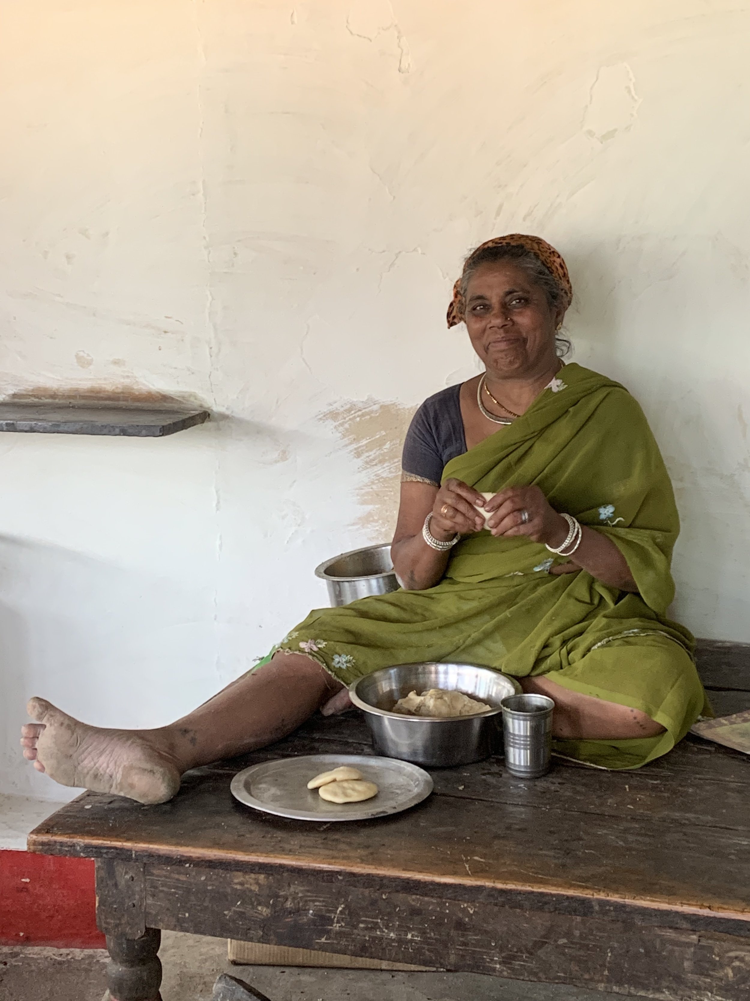 Samosa lady smiling.JPG