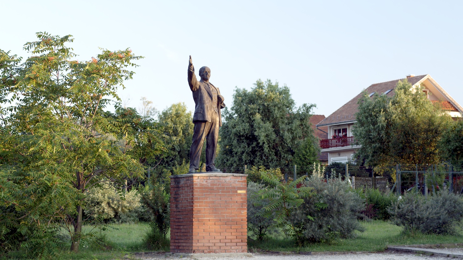    Memento Park,&nbsp;   Carey Young,&nbsp;2010,&nbsp;HD video, 10 minutes 21 seconds  