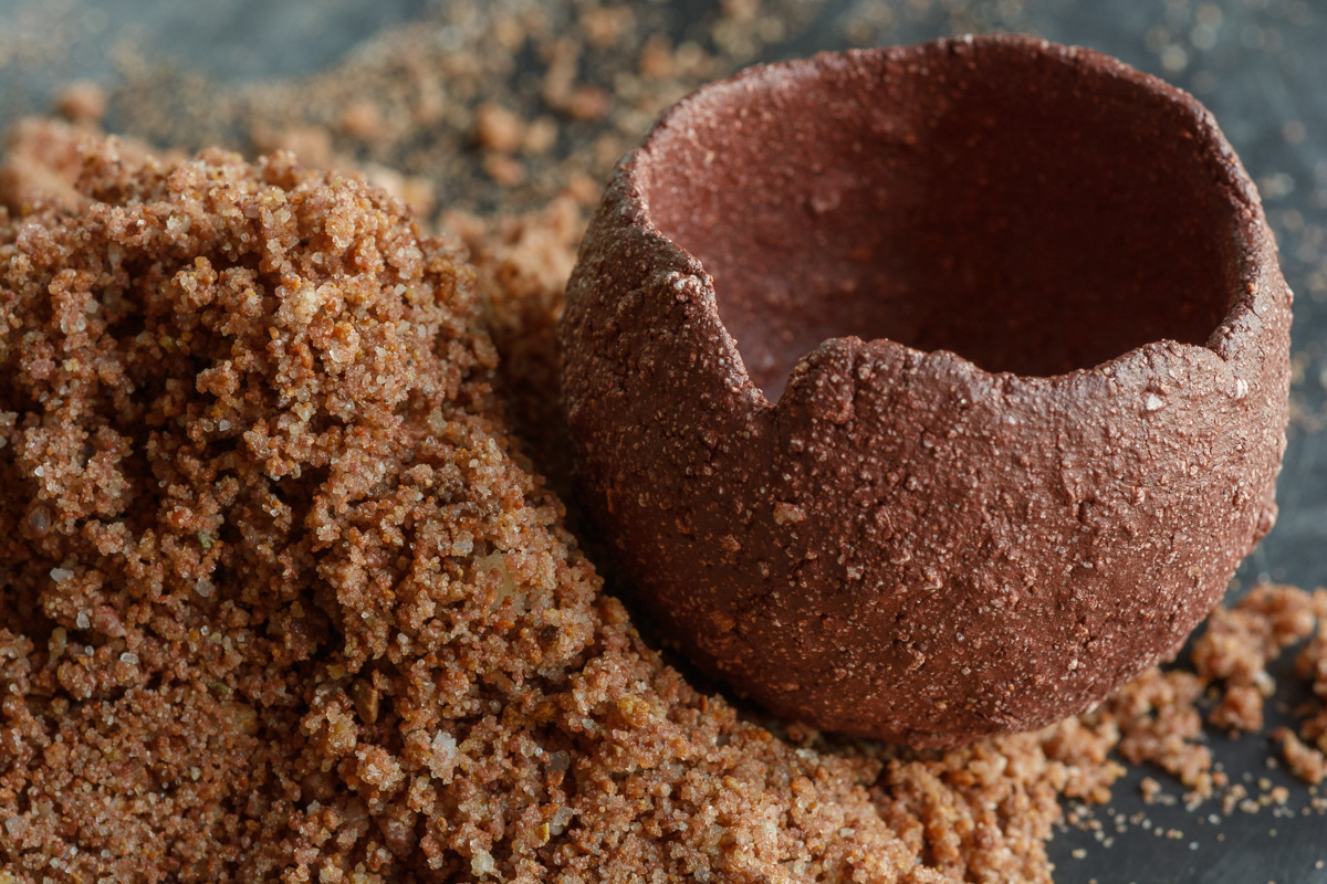 Lough+Slat+quartz+sand+and+test+bowl.+This+bowl+has+this+quartz+sand+mixed+in+to+local+clay..jpeg
