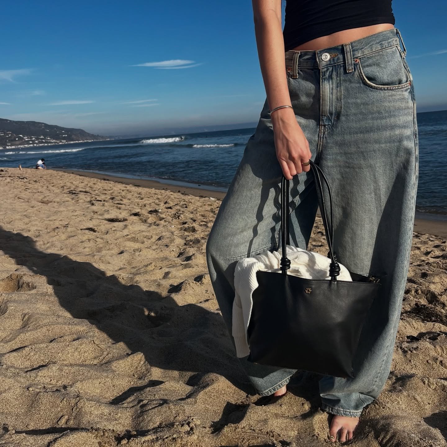 How the IT girls summer . @sophielizabethcrane toting our Elise in Cali.