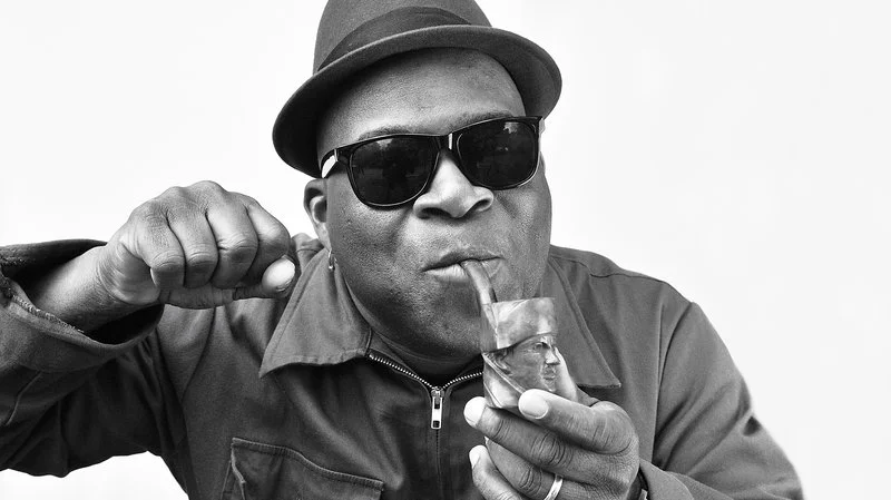 Barrence Whitfield