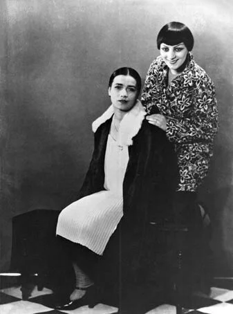 Kiki de Montparnasse et Thérèse Treize. Photo by Man Ray