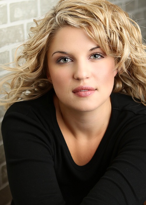 Shelley Mihm Headshot.jpeg