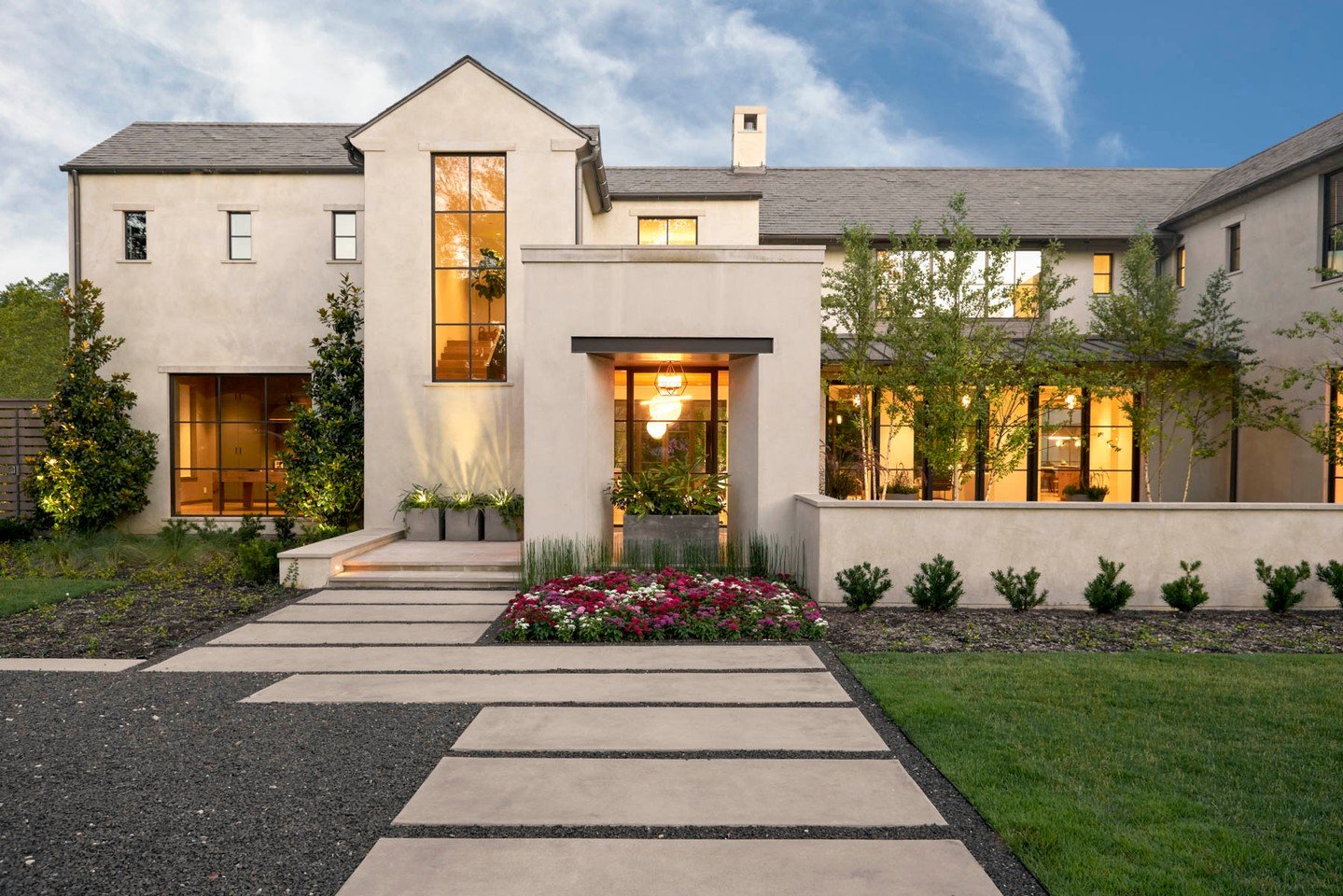 Guiding you home. 

Contractor: @ellermanhomesinc
Interior Design: @erinsander
Landscape: @aquaterra_outdoors
Photography: @nathanschroderphoto