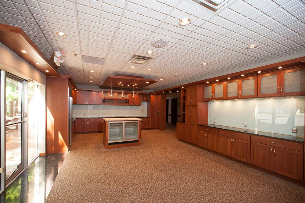 StudioCenterKitchen.jpg