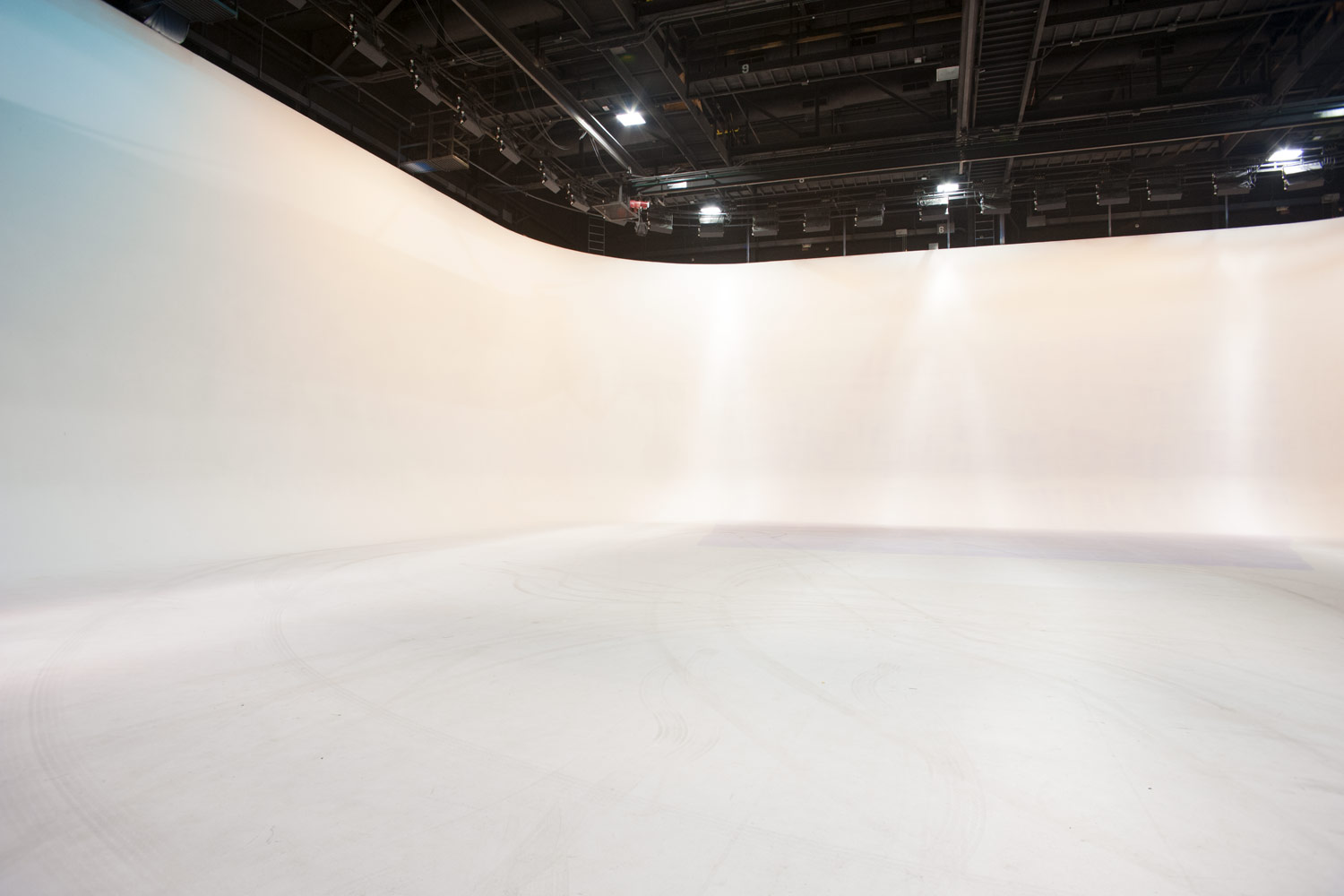 studio_center_stage_a2.jpg