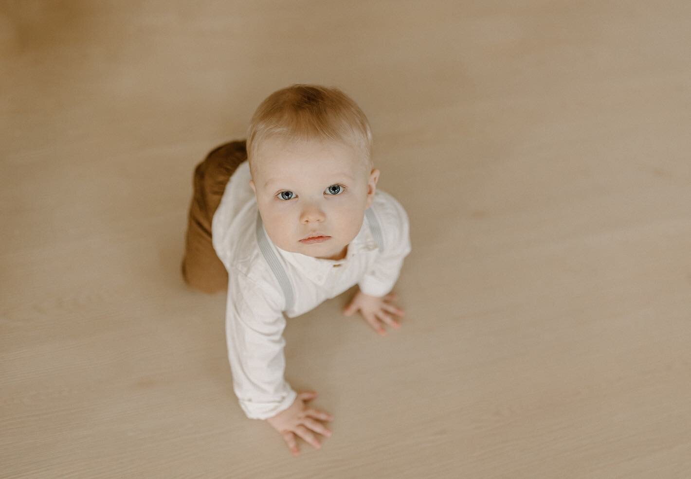 Happy 1st Birthday, to this adorable little guy! 🎈① 🥳 Hard to believe it&rsquo;s been a whole year since I took his newborn photos!