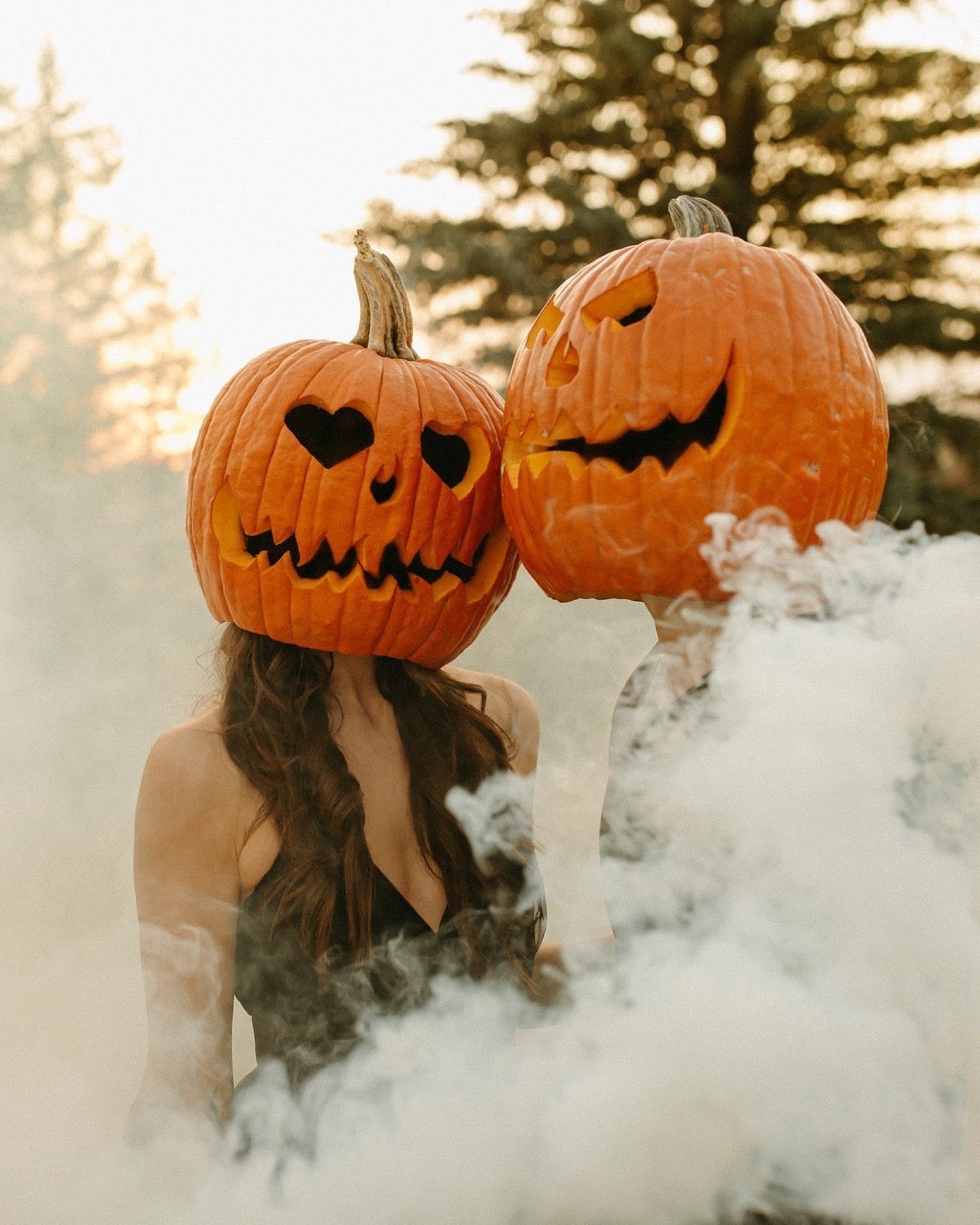 &hearts;︎🕸HAPPY HALLOWEEN!🎃&hearts;︎

Featuring the cutest pumpkin heads! These are from a couple of years back, but just had to share them again since I wasn&rsquo;t able to do any new Halloween sessions this year. Maybe next year! 🙌🏼 I hope eve