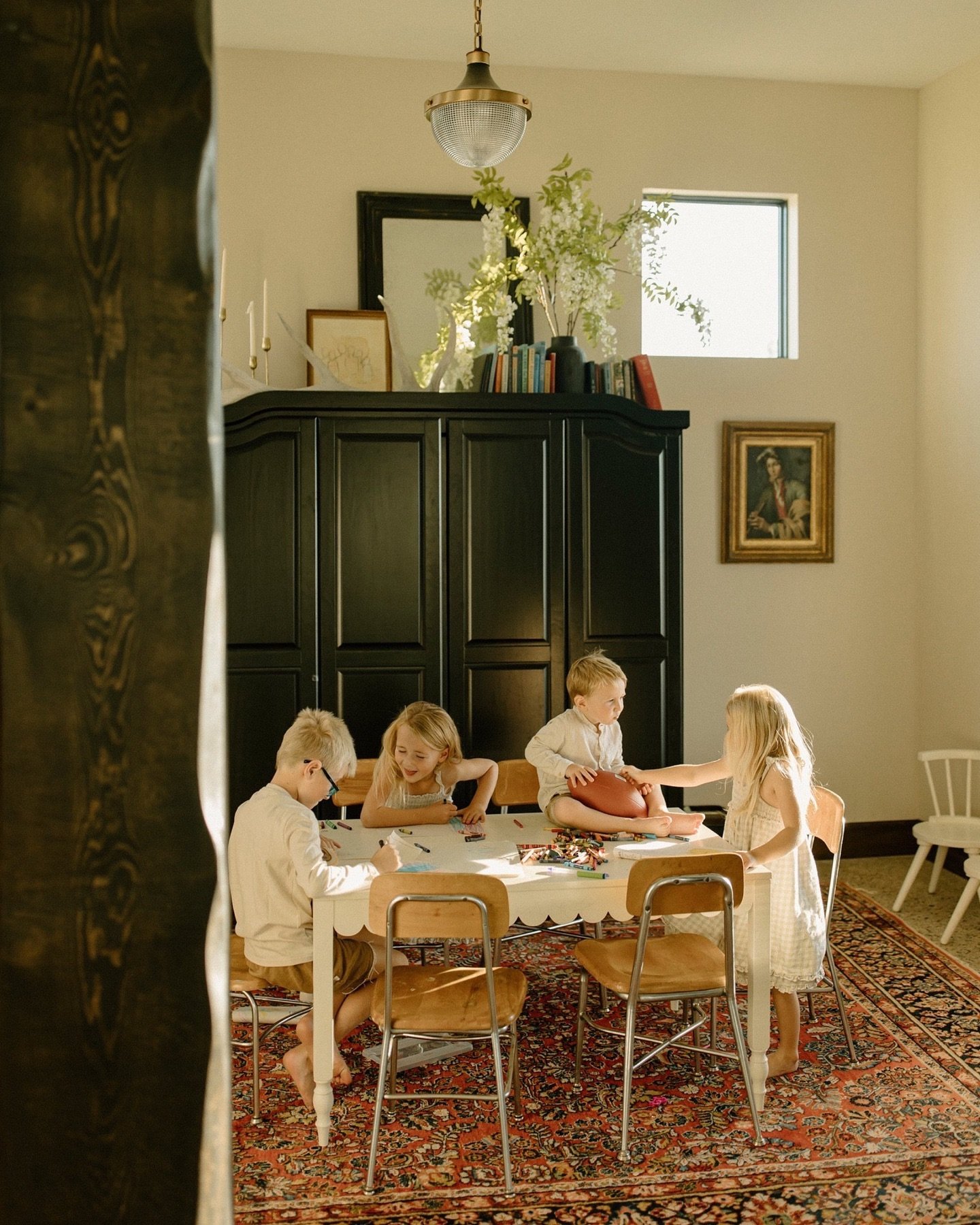 Capture the heart of your home with a lifestyle session that paints the perfect picture of your everyday magic.✨ Dive into cozy moments + cherished memories with sessions that celebrate the beauty of the ordinary. 🤎 Love my time with this gorgeous f