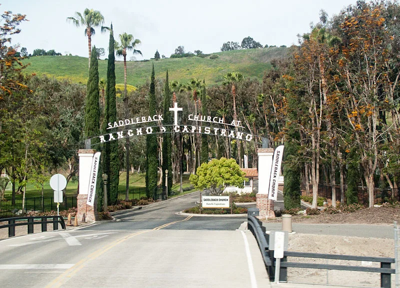 The driveway to the Saddleback Church | Photo © downtowngal