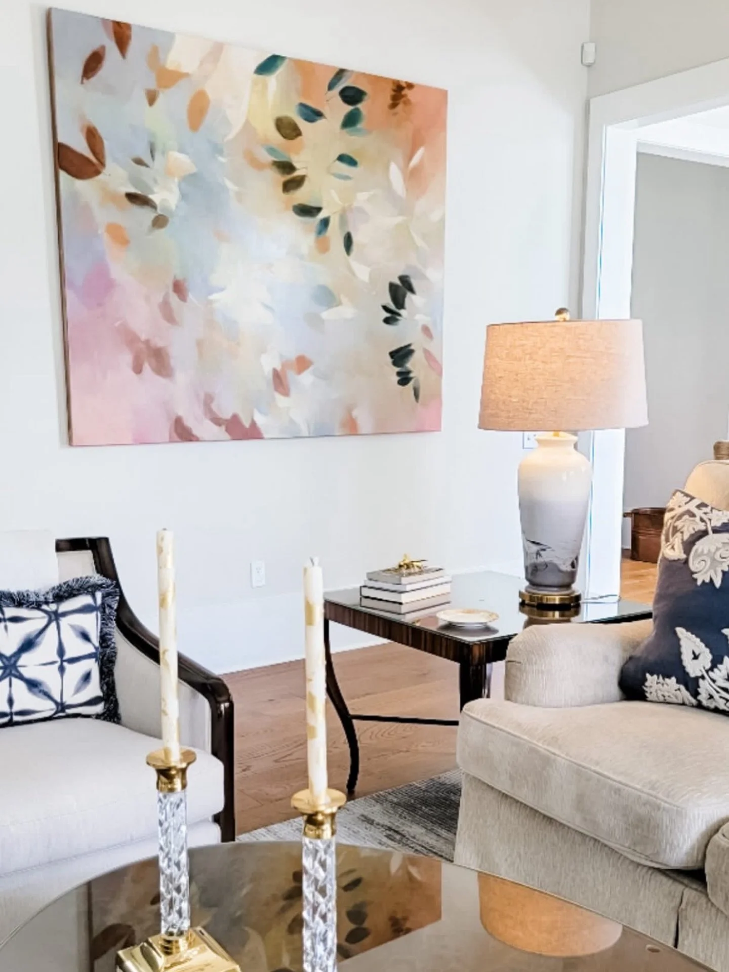 A beautiful installation to round out the year! It&rsquo;s an honor to see my work hung in such inspiring interiors. They truly live their best lives ✨🤗 Here&rsquo;s to many more!

#contemporaryart #doitfortheprocess #livingwithart #paintingtakestim