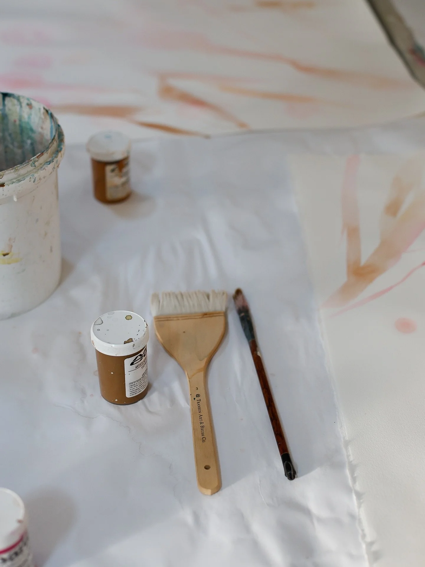 Wispy new beginnings, just the basics and a bucket of water. When I clear off table space this is the first step. 

@novacolorpaint #contemporaryart #doitfortheprocess #livingwithart #paintingtakestime #natureinspired #studiotime #workinprogress #new