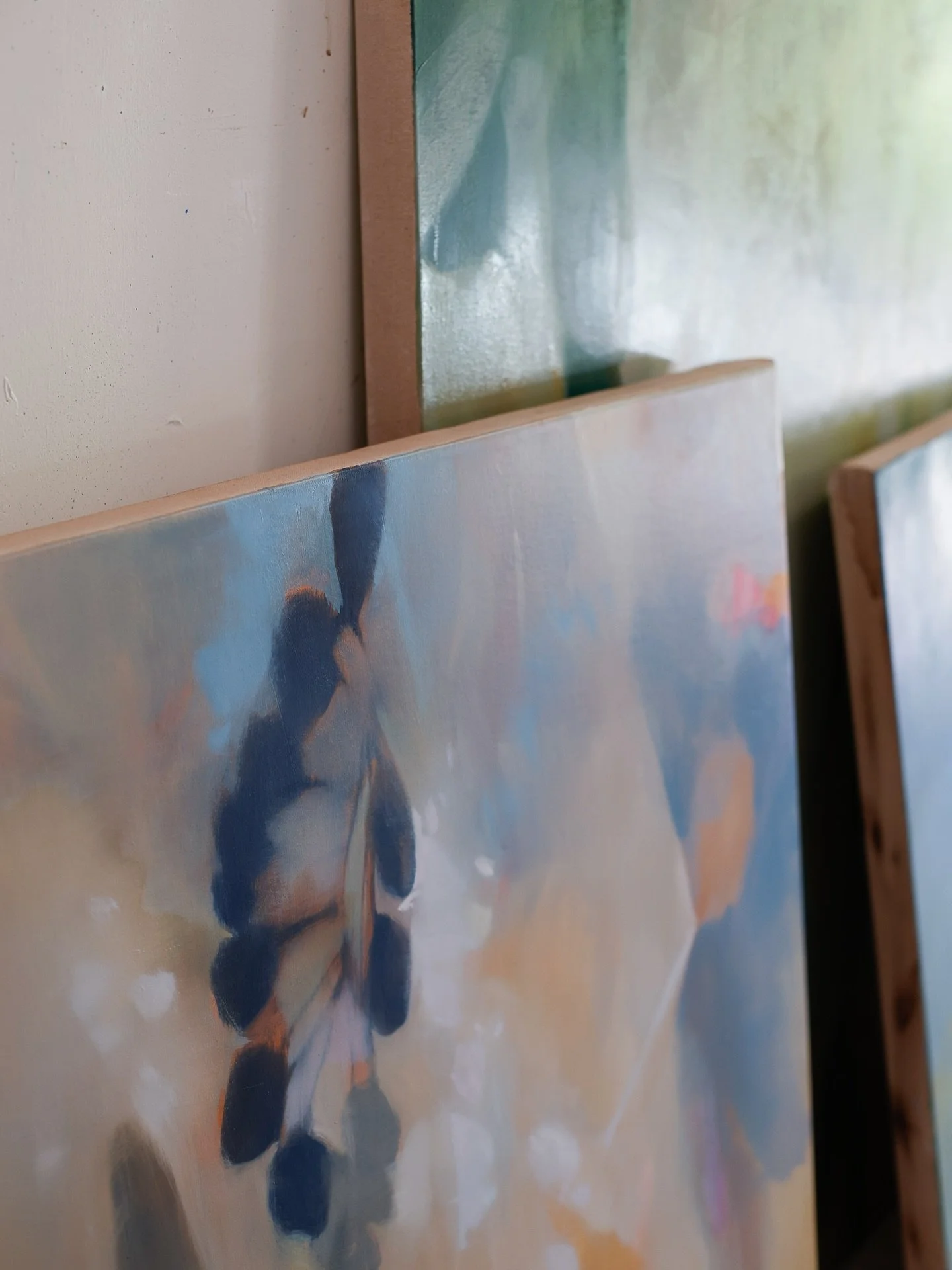The chaos of summer is about to hit, but maybe I&rsquo;m already embracing it. I love working on multiple pieces at the same time, the relationships between canvases inform my next steps. But at this point it&rsquo;s all up in the air ✨

#contemporar