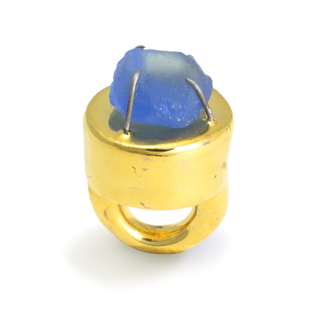  Claire Webb - Glass Sapphire Ring, 2021 Porcelain, Glass, Nichrome Wire, Glaze, Luster 
