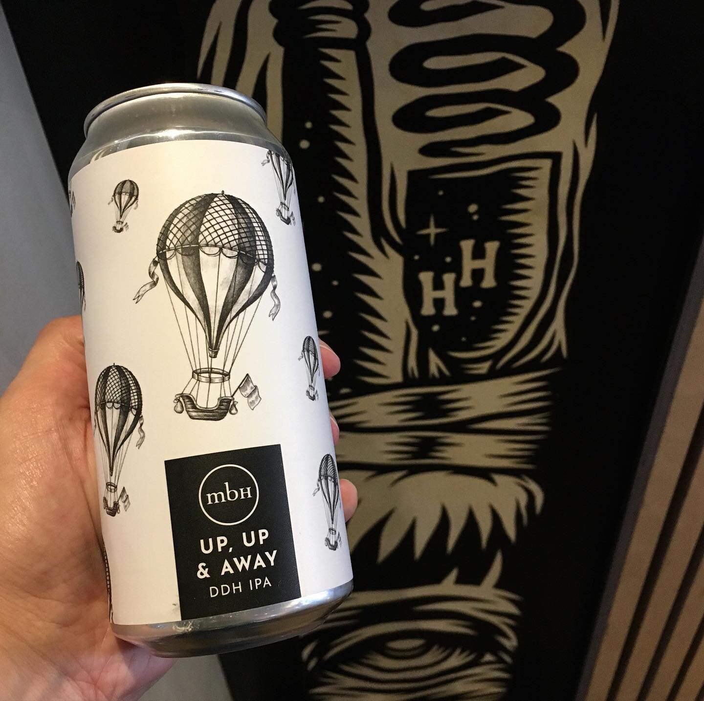 Hope you all had a great weekend (Tuesday is our Monday!) so we&rsquo;re starting a new week afresh with this juicy double dry-hopped IPA from @mobberleybeer 🎈Mobberley Brewhouse Up, Up &amp; Away 7% 440ml can.
.
DDH Loral, Citra &amp; HBC692 IPA
.?