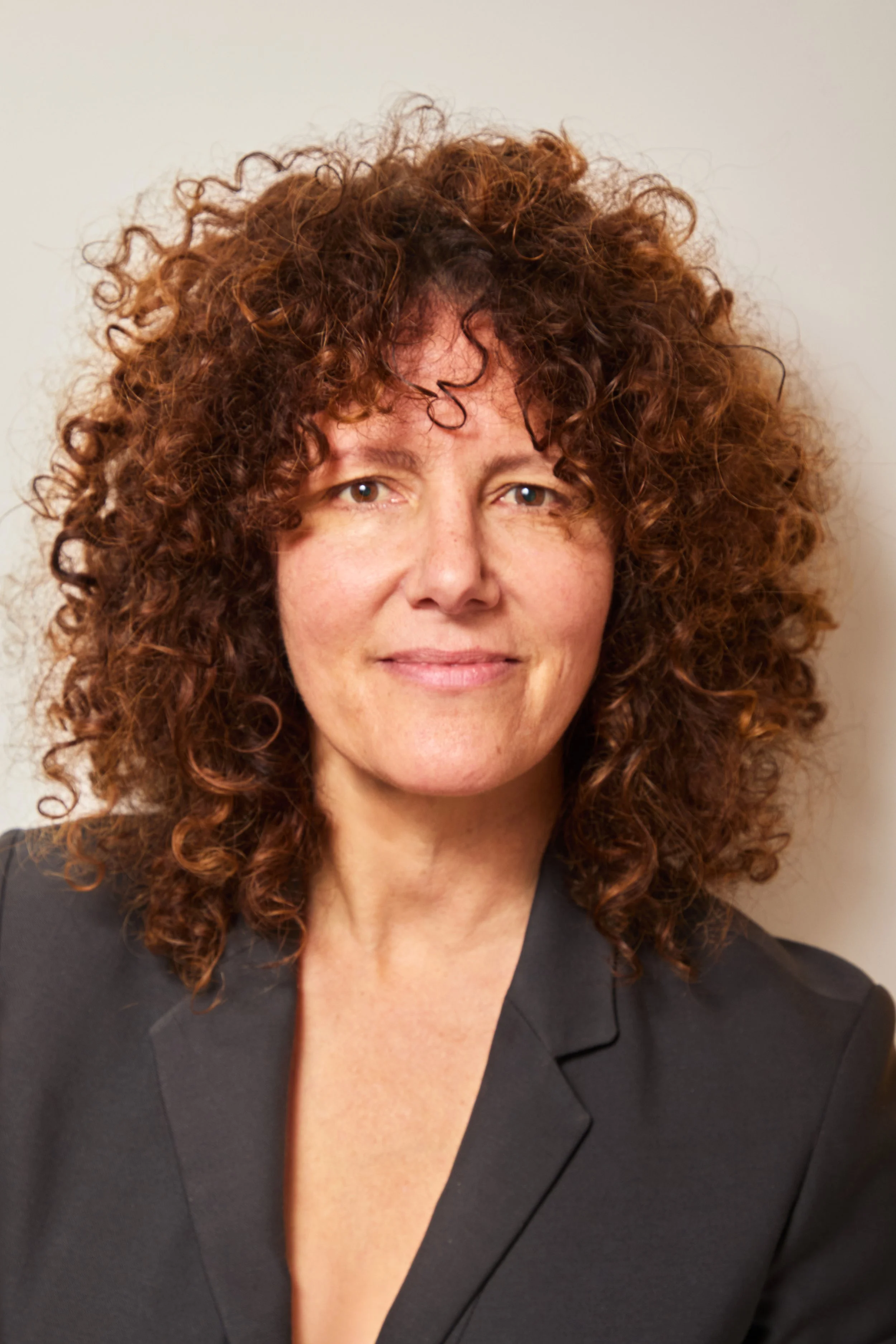  I’m  Diana Koenigsberg , a Los Angeles–based  advertising and editorial photographer  specializing in  lifestyle, portrait, and luxury interior photography . With over 20 years of experience producing campaigns for brands like Target, Old Navy, and 