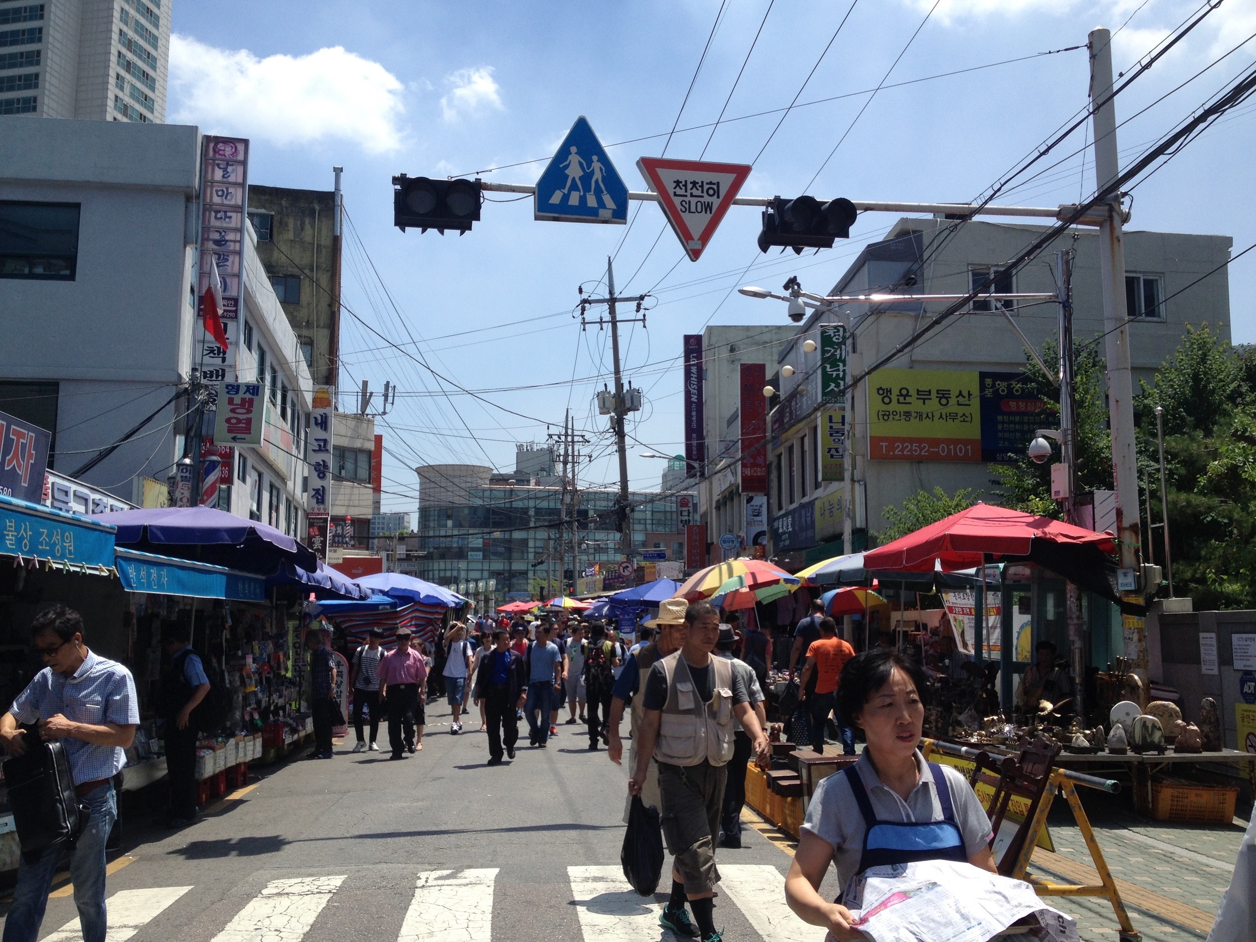 Flea market in Dongmyo