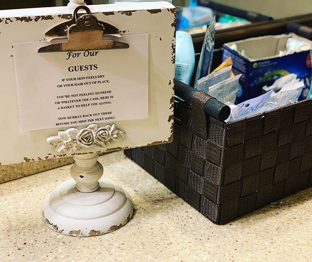 I got busy and forgot to post yesterday! A super nice and easy way to support guests for the evening is by having a small basket of items they may need throughout the night in the restroom. Things like spray deodorant, gum, band aids, Tylenol/Advil, hair ties, tampons, face wipe, hairspray, floss, etc. These items actually do get used and guests are thankful! #advil #tylenol #deodorantspray #tampons #goodys #floss #wedding #survivalkit #hairspray #gum #giftbasket