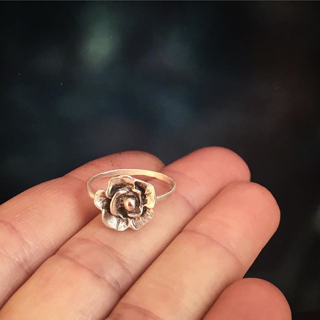 A closer up photo of the new rose ring - I oxidized the inside of the petals to darken the details a bit and it turned out lovely πΉ #metalsmith #silversmith #rose #handmadejewelry #handmade #jewelry #jewelrydesigner #ring #etsy #vsco