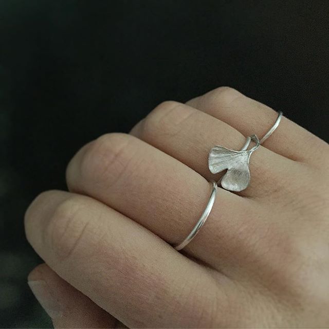 I love how this little cast ginkgo leaf fits as a ring, with the tiny stem wrapping around the band. #metalsmith #silversmith #etsyjewelry #handmadejewelry #handcraftedjewelry #ginkgoleaf #silverring #differencemakesus #etsy #vsco