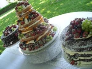 "Naked" Cakes with Fresh Fruit