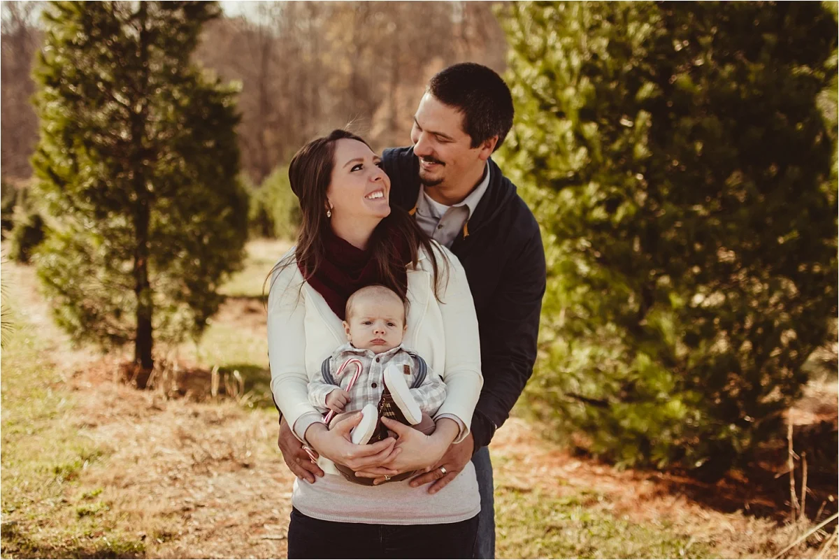 brittney-nestle-photo-barnes-family-christmas-portraits-frostee-tree-farm.jpg