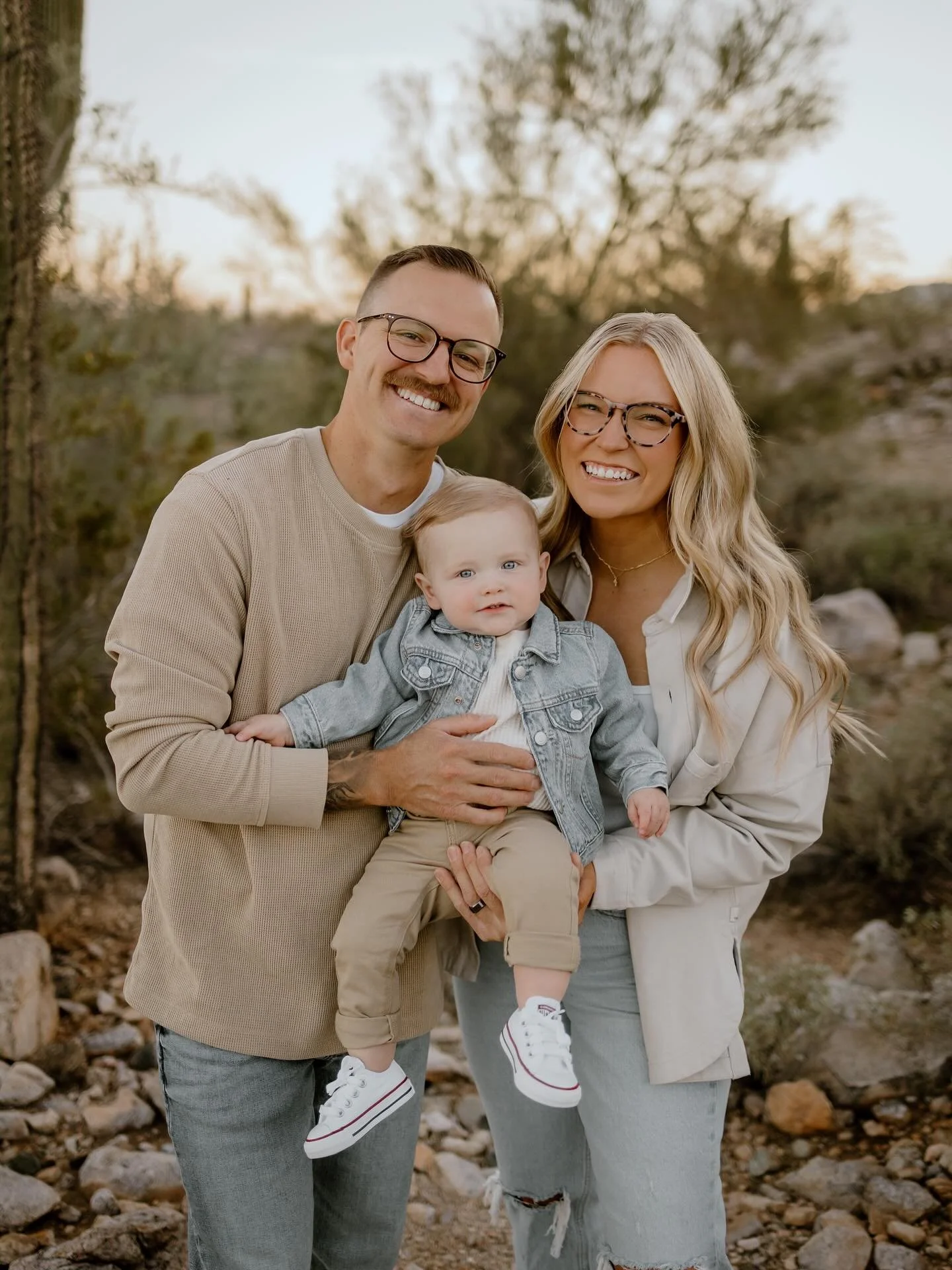 When I moved to Arizona and envisioned sweet family sessions surrounded by desert and mountains, THIS is what I saw. 🏜️

Couldn&rsquo;t ask for a better session with Stephanie, Jeff, and their sweet boy over at the White Tanks! This family is such a