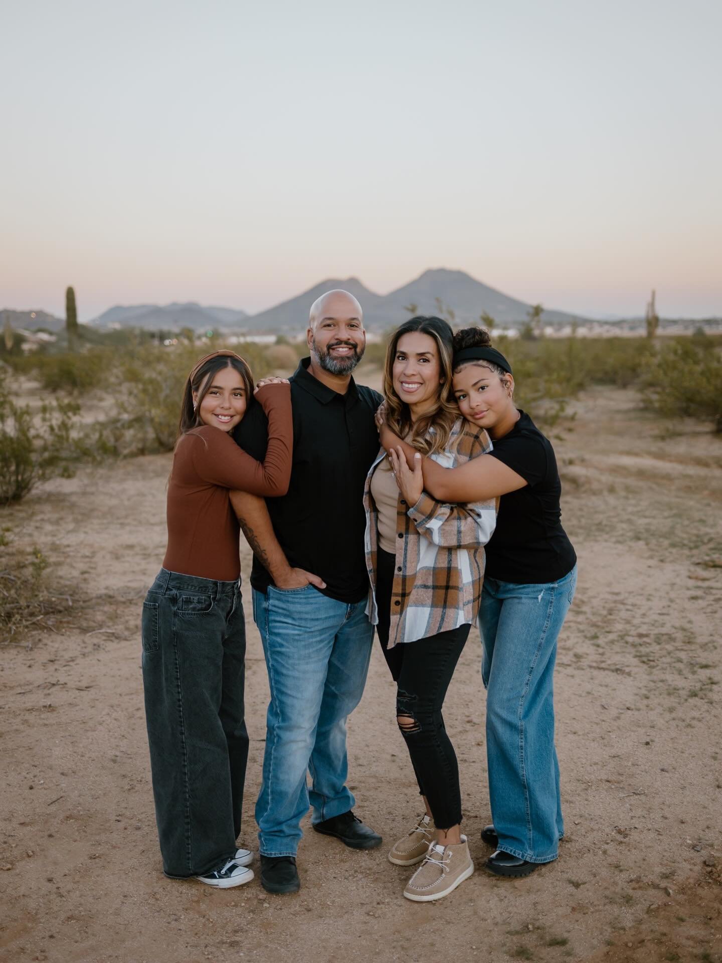 When my friend Nancy in my women&rsquo;s group told me she wanted photos of her family for the holidays, I didn&rsquo;t hesitate. I HAD to capture her with her sweet husband Edgar and those twin girls before they grow up any faster! 

An east coaster