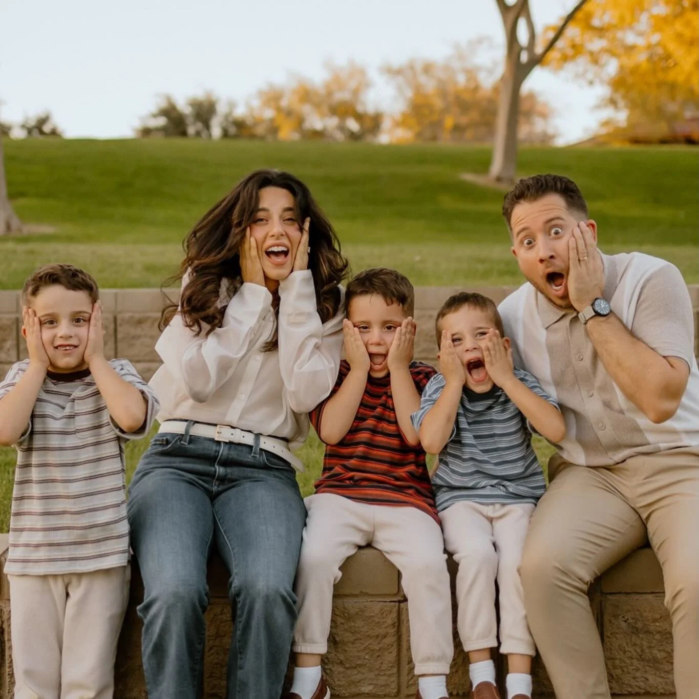 Give me all the crazy &ldquo;Home Alone&rdquo; vibes. 😱

Tyler + Amanda wanted a more green aesthetic for their Christmas card session and with three boys, Anthem Park was a fun choice so they could run around and be kids! 

#brittneynestlephoto #an