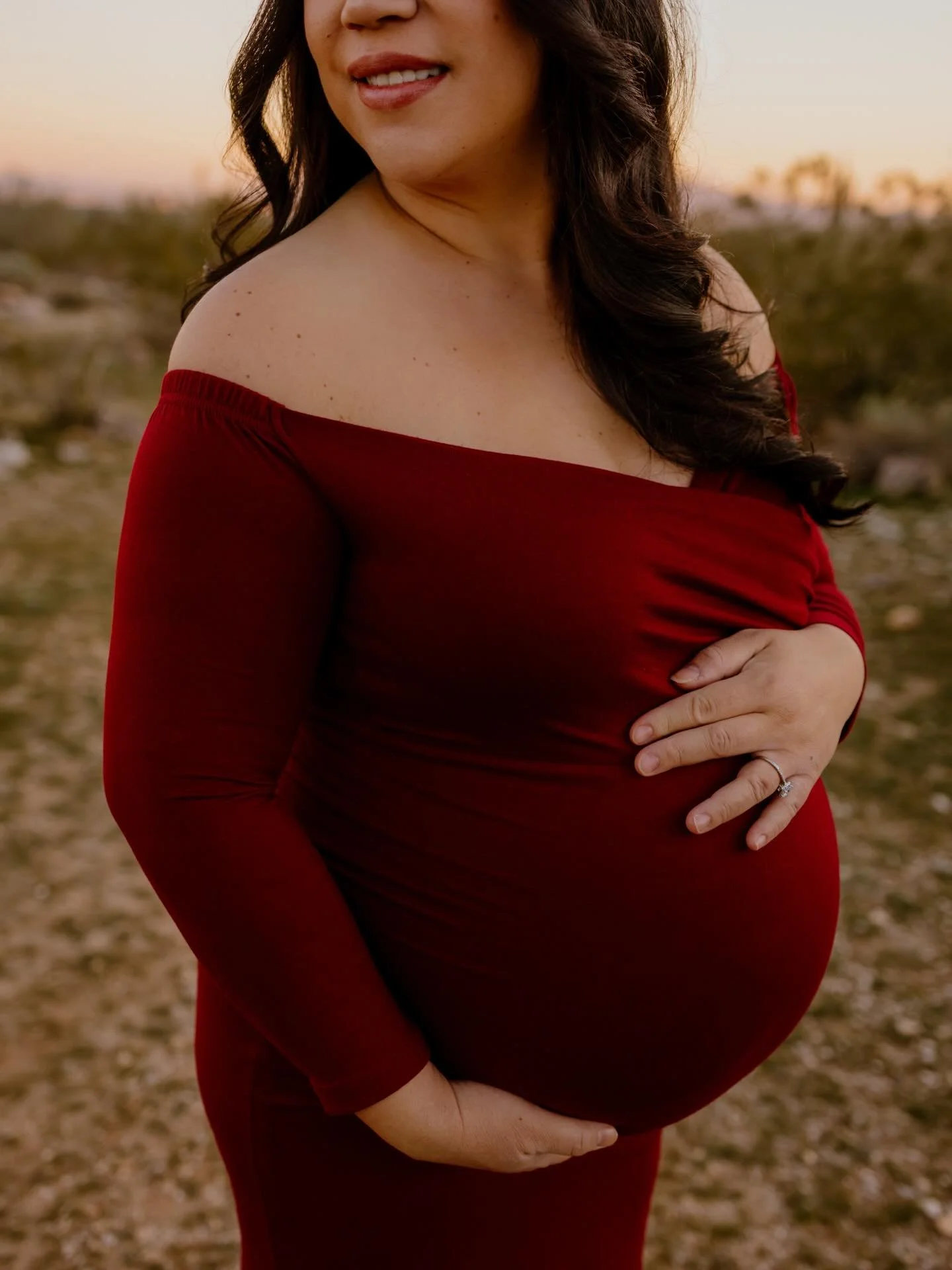 There is something absolutely magical about capturing an expecting Mama. ✨

Doesn&rsquo;t matter if it&rsquo;s her first or sixth, you can feel all the emotions surrounding her. The change she&rsquo;s about to experience. Life will never be the same 