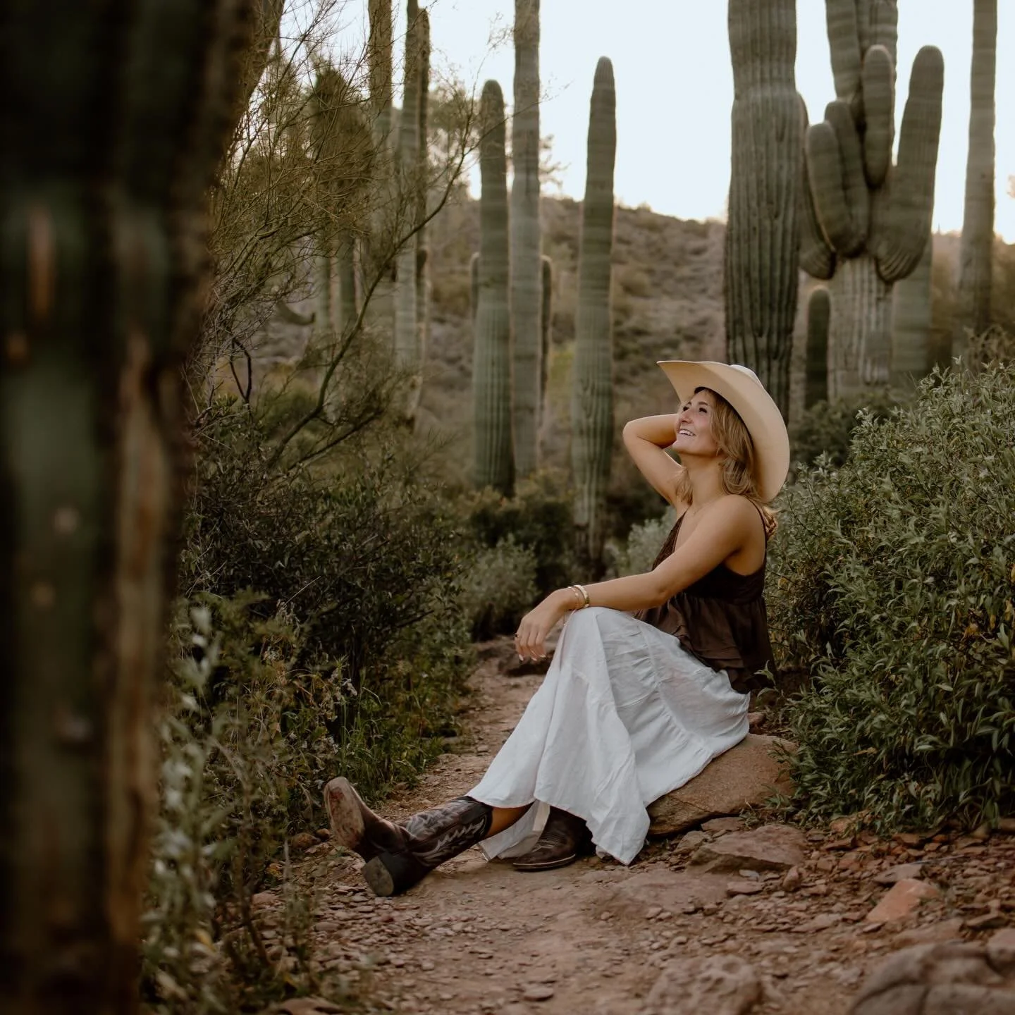 Ashley said she wanted desert for her senior portraits and Jewel on the Creek did not disappoint! 🌵

This sweet soul could make any location stunning and I just love her country vibe. Ashley and her family were some of my first portrait clients when