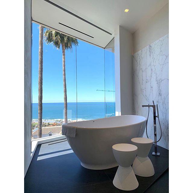 Who would ever want to leave this shower?! Not I🚿🧖&zwj;♂️
.
.
.
.
.
.
#Ferguson #Dornbracht #Mrtub #Hansgrohe #InfinityDr #Masterbathroom #Marblewalls #Contemporary #Luxe #Views #Polancodesignsinc #Lajolla
