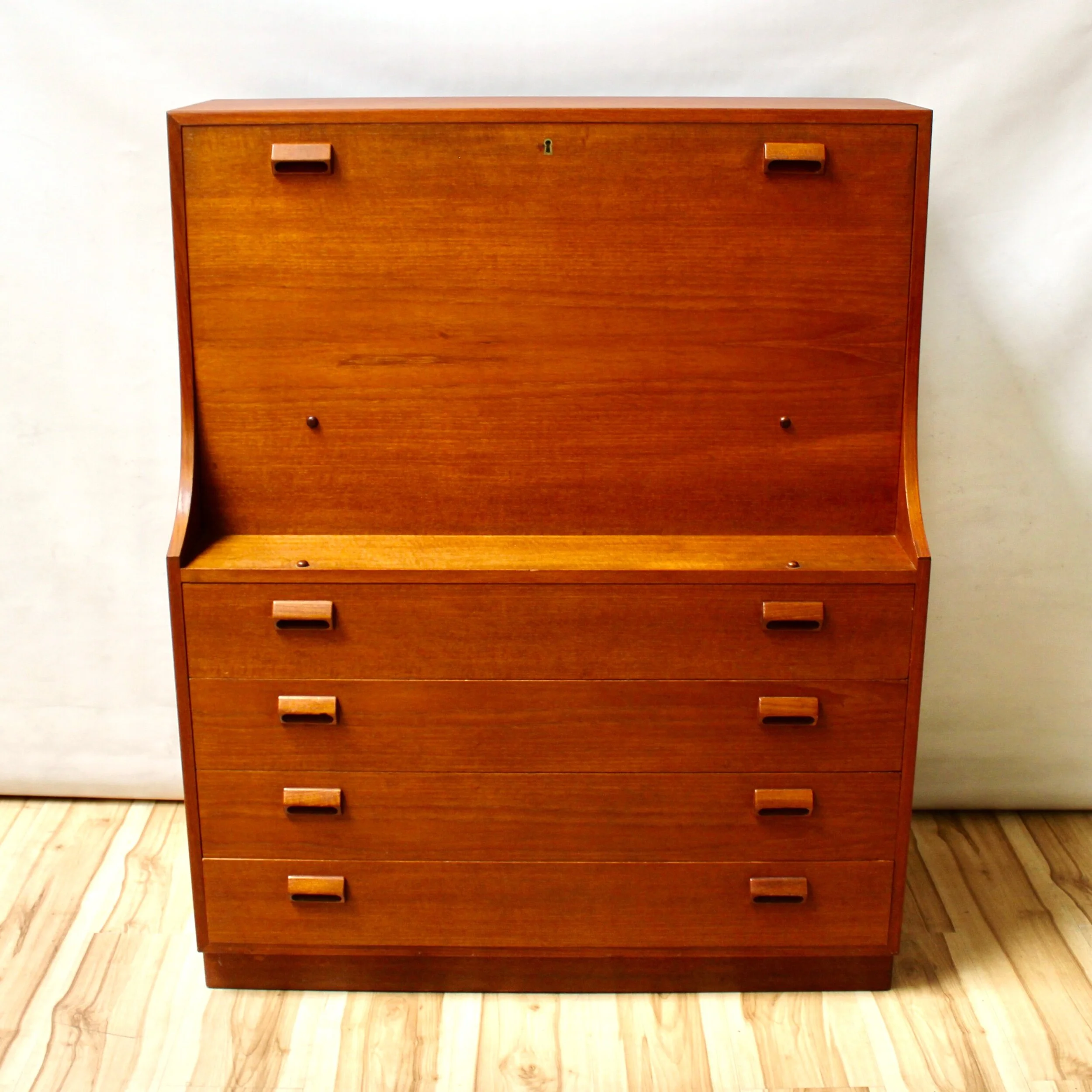 8C1FAC9A-15AD-41CC-A4DB-7A8DBA7F8AD2