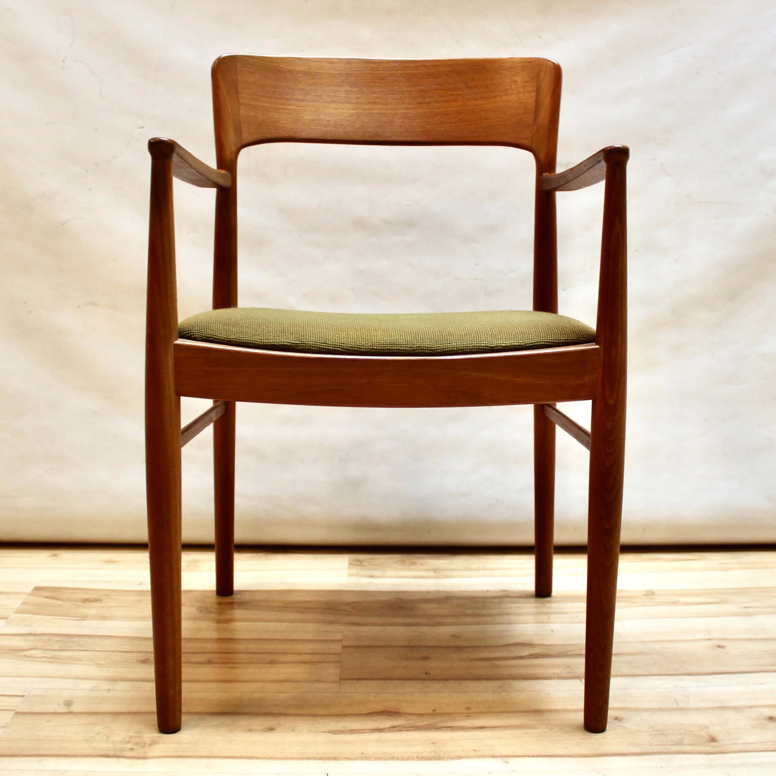 E1793F57-4AF8-4038-9A8D-32EB273FC8AF