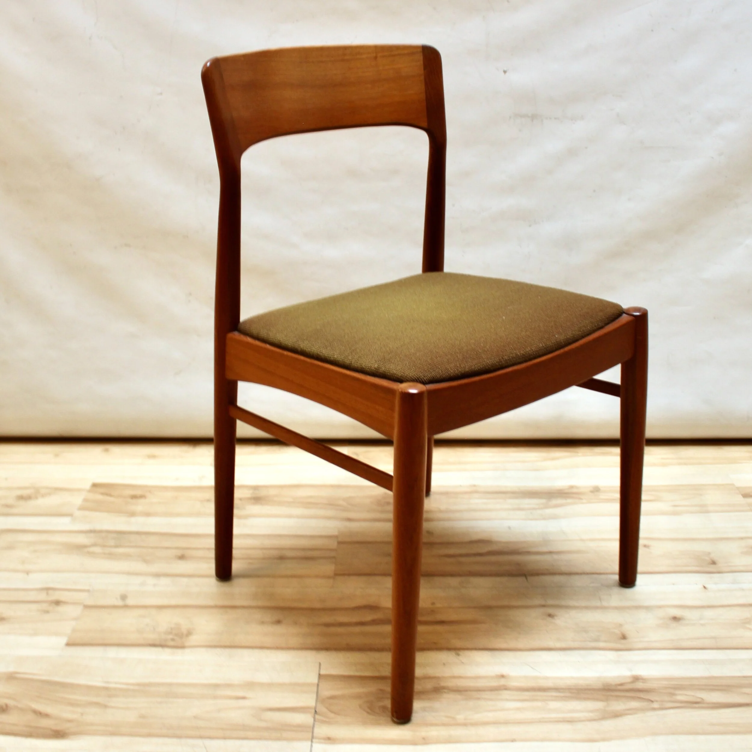 8C3DF6E6-425C-4D29-87E7-2CA8782C572C