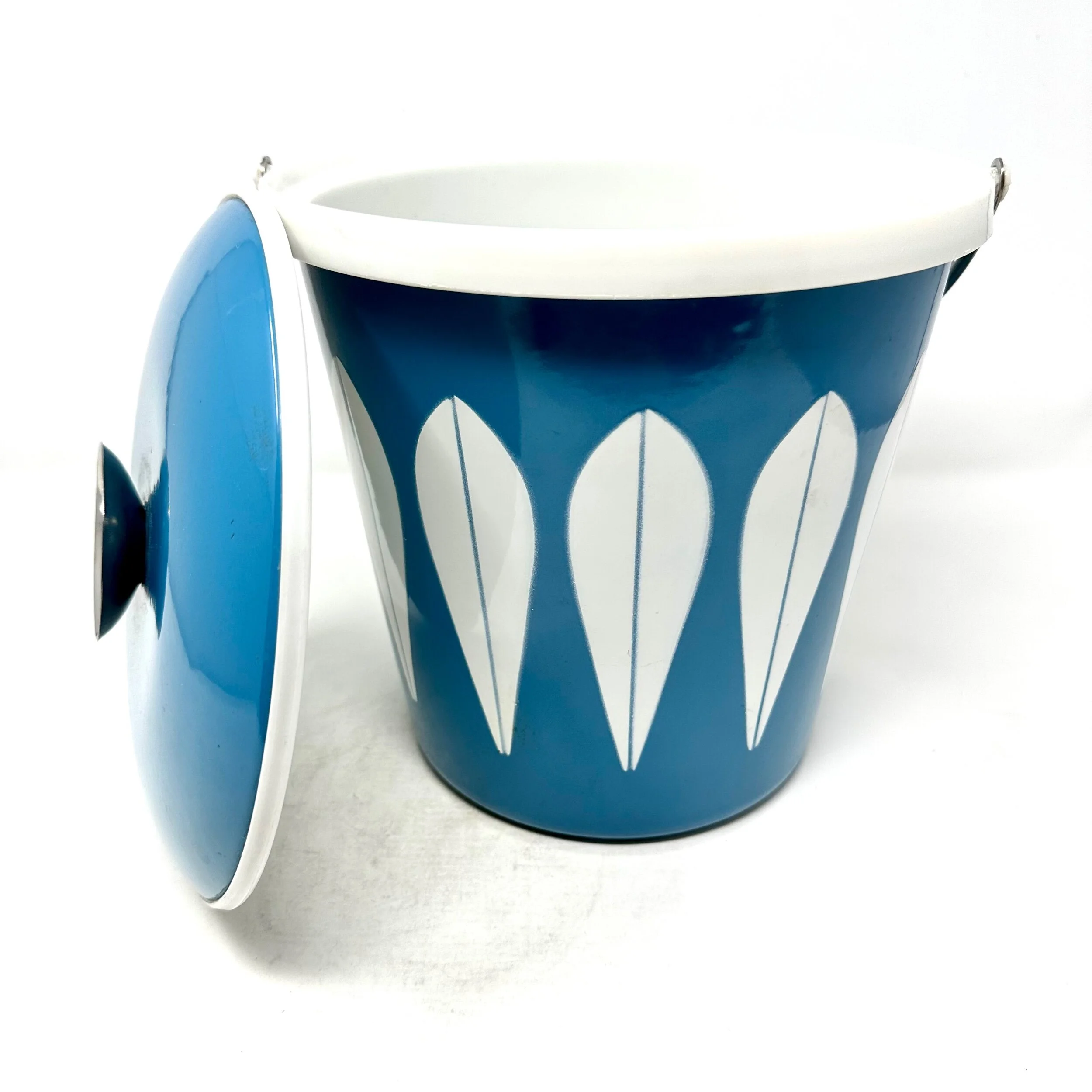 52DA3B23-C58F-4B7F-8012-C6981D449A50