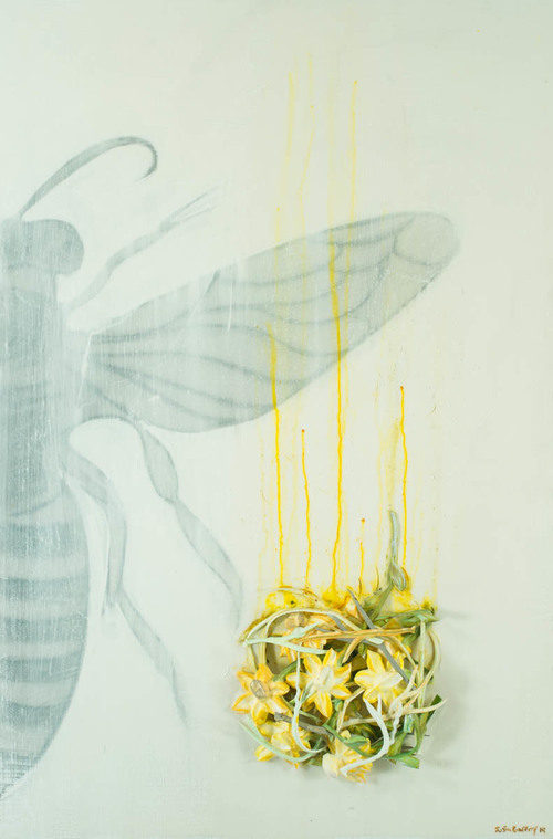 BEE WITH FLORAL