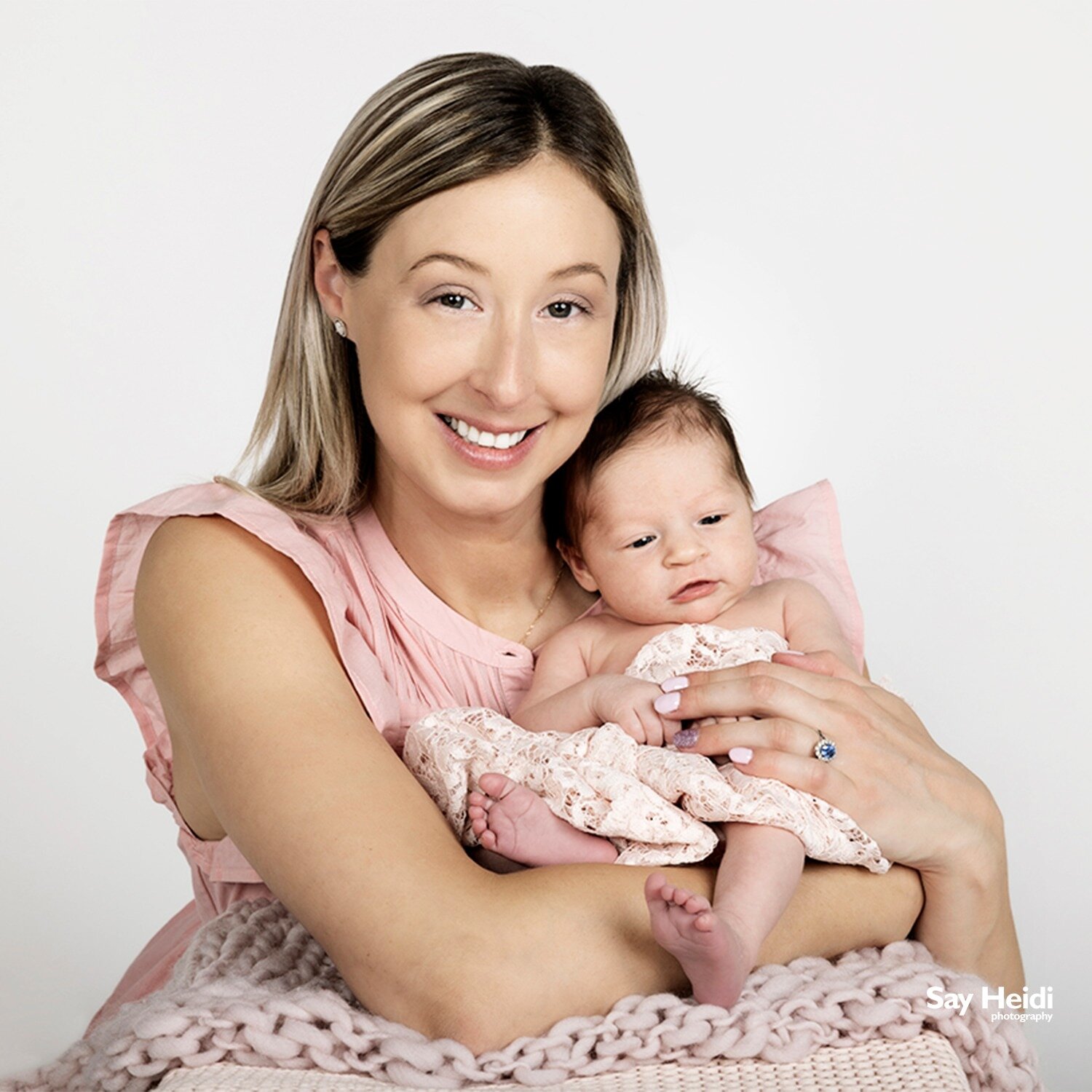 Yes, it is this Sunday, have you organized something for your mum?  Image from recent newborn shoot.  Also thinking of and including everyone who has sad or mixed feelings around this day, much love. 

#moorabbin #melbournemumstobe #melbournemumsandb