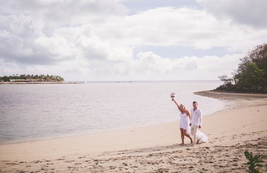 Brand and Jessie on Beach after wedding_wedding photographer hunter valley