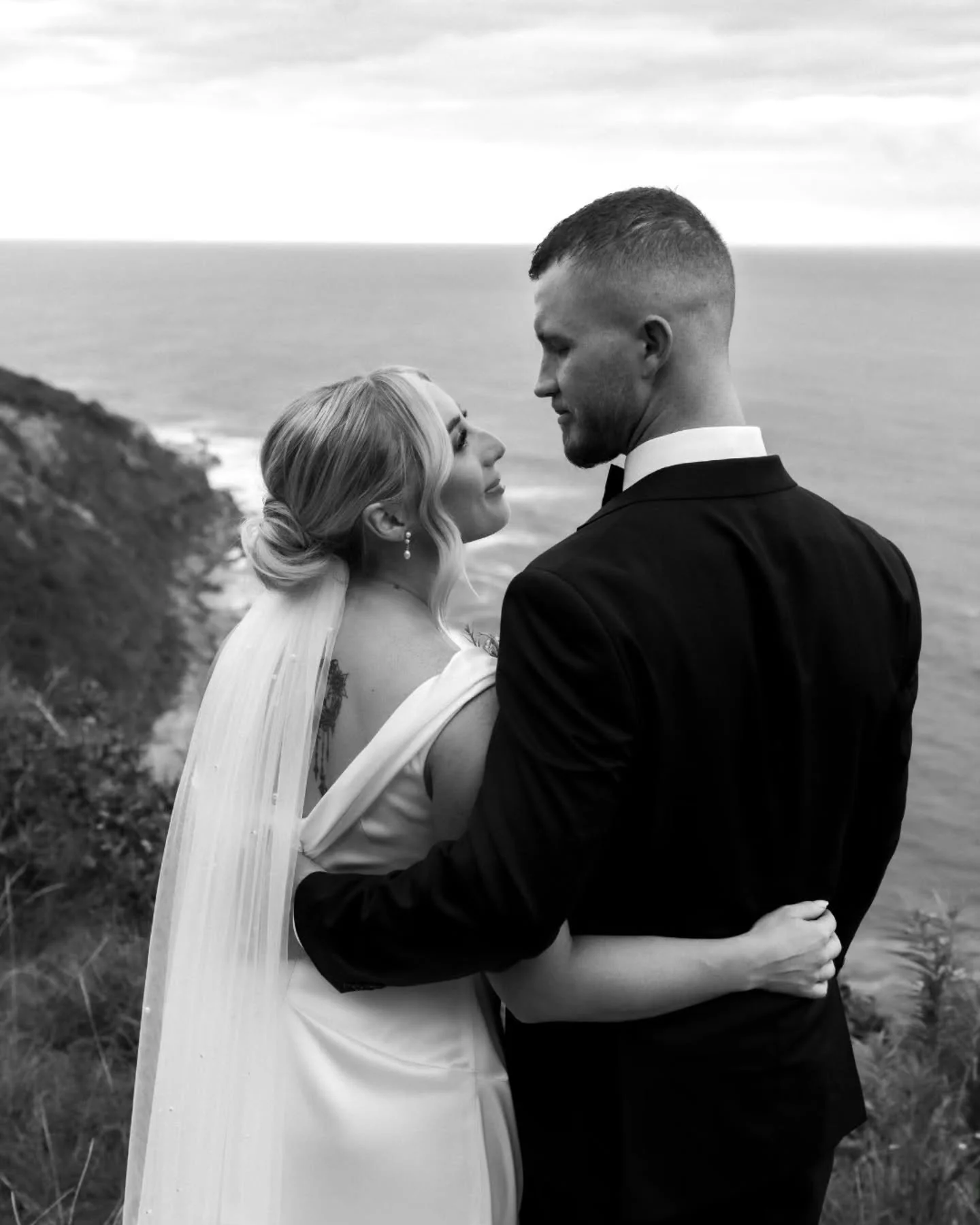 GEORGIA AND MITCH 💘

Couple: @geobarness
Celebrant: @yousayido.wedding
Dress Boutique: @kyhastudios
Suit Designer: @peterjacksonau
Photographer: @kendelltynephotography
Venue: @goingtogracelands
Live Music: @tdcmusicstudio
DJ: @sohoplays
Make Up Art