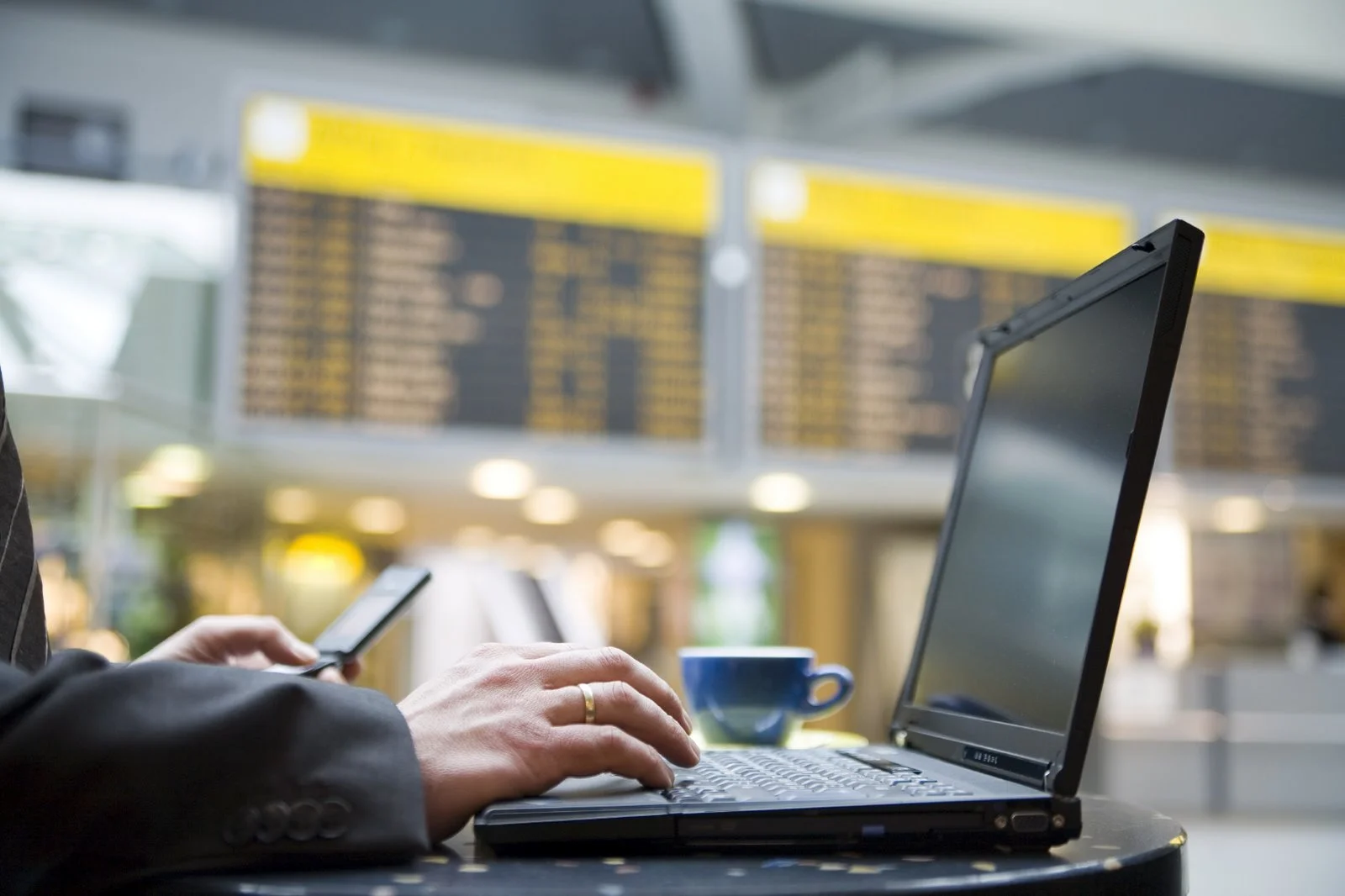 Laptop-at-airport.jpg