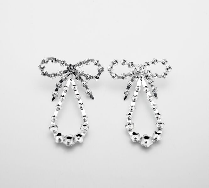 flower bow teardrops.jpeg