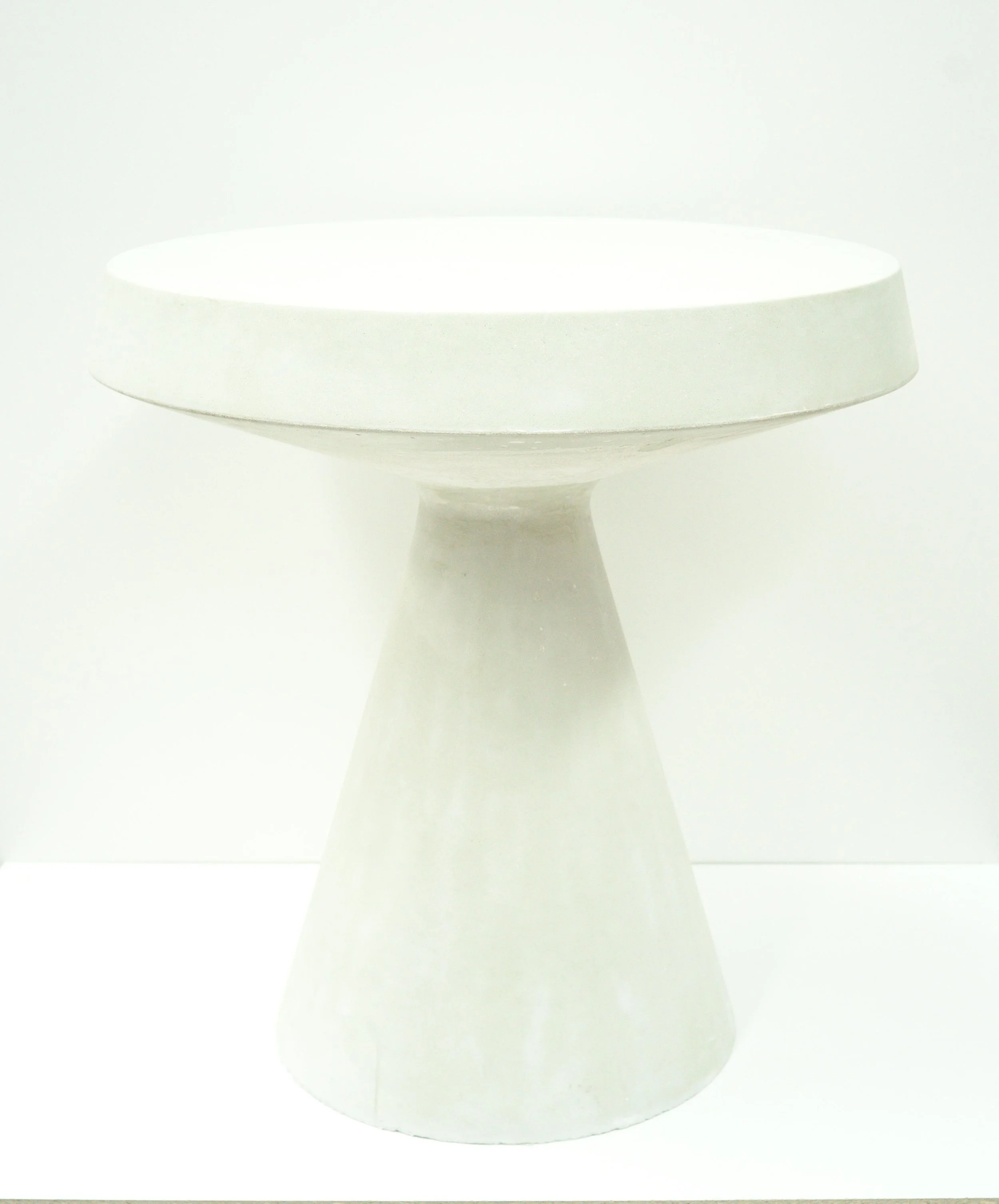 Stubby Pop Concrete Outdoor Round Table