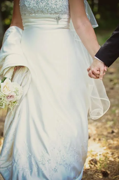 Becky's dress is a US Size 14. 