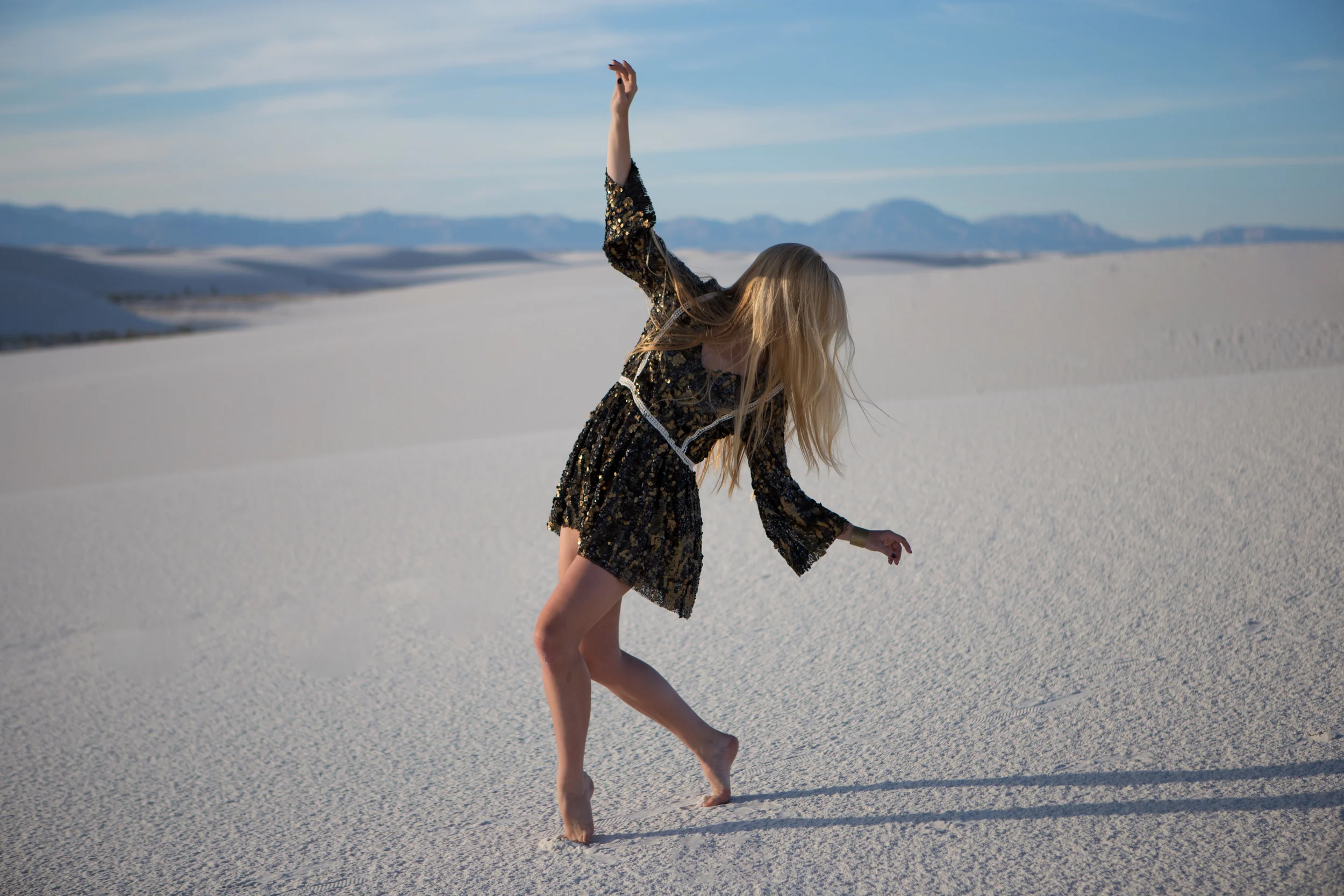AstroBandit_JordanRose_WhiteSands_Dancing_WhiteSandsNationalMonument_GypsumSand_Fashion_1.jpg